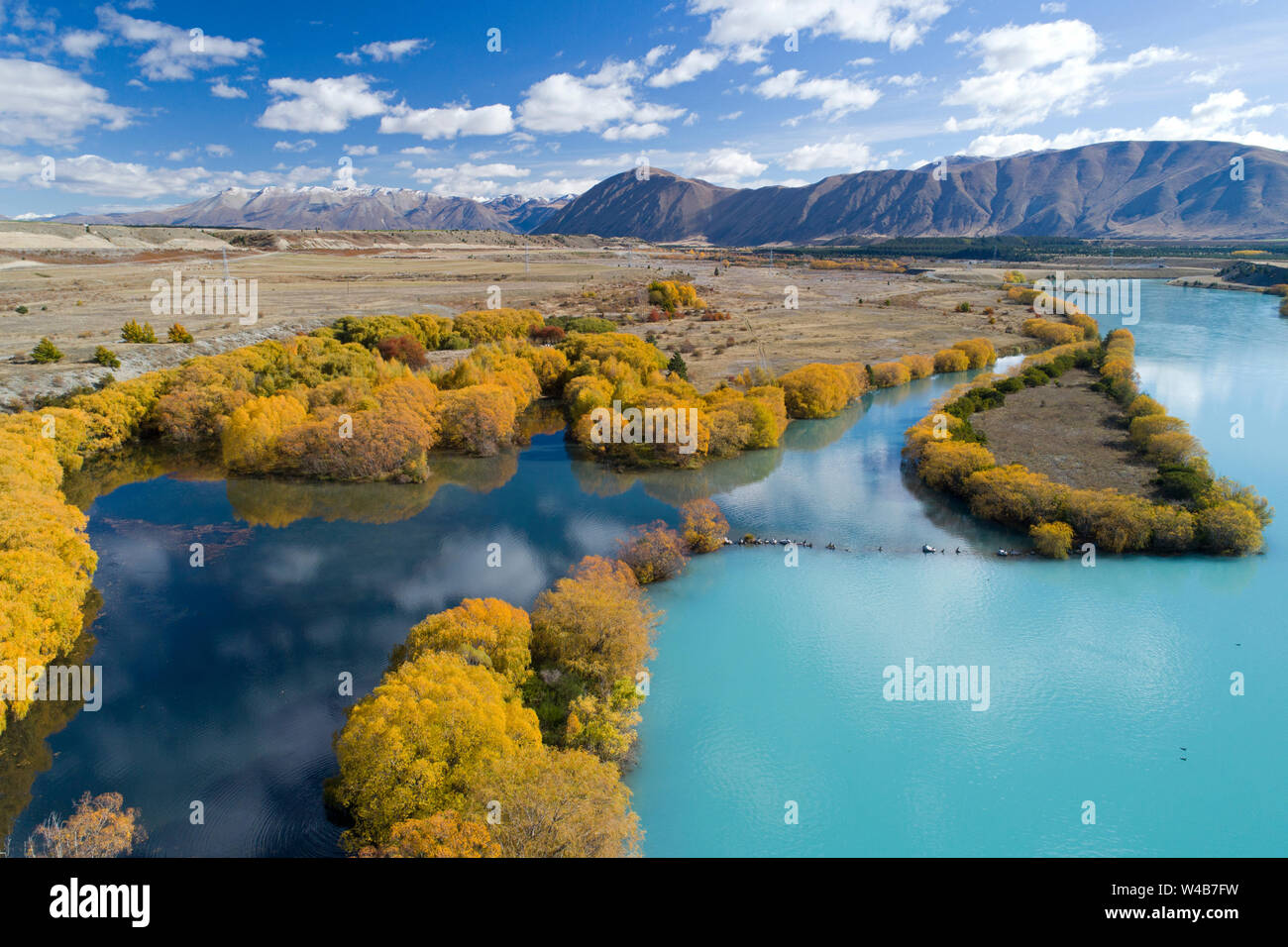 Lago Ruataniwha en otoño, Mackenzie País, Isla del Sur, Nueva Zelanda - antena Foto de stock