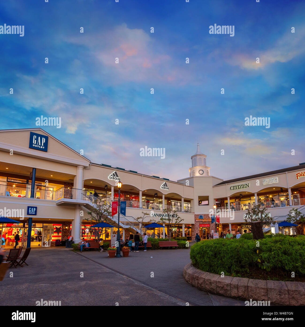 Osaka, Japón - El 29 de octubre de 2018: Rinku Premium Outlets situado  enfrente del Aeropuerto Internacional de Kansai, es el mayor centro  comercial outlet en el oeste Fotografía de stock - Alamy