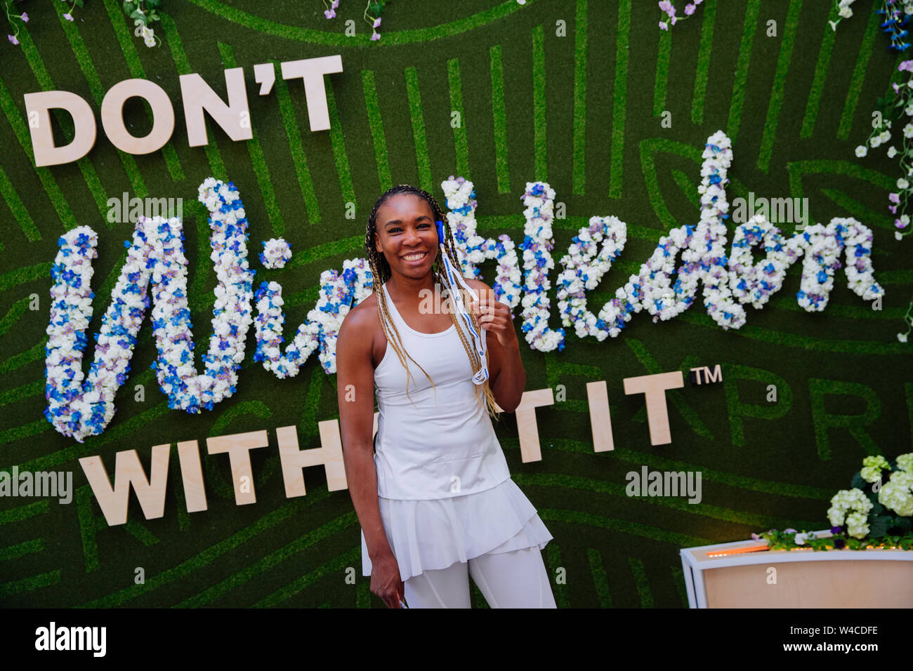 Venus Williams en el Campeonato de Wimbledon 2019. Celebrado en el All England Lawn Tennis Club, el Torneo de Tenis de Wimbledon. Foto de stock