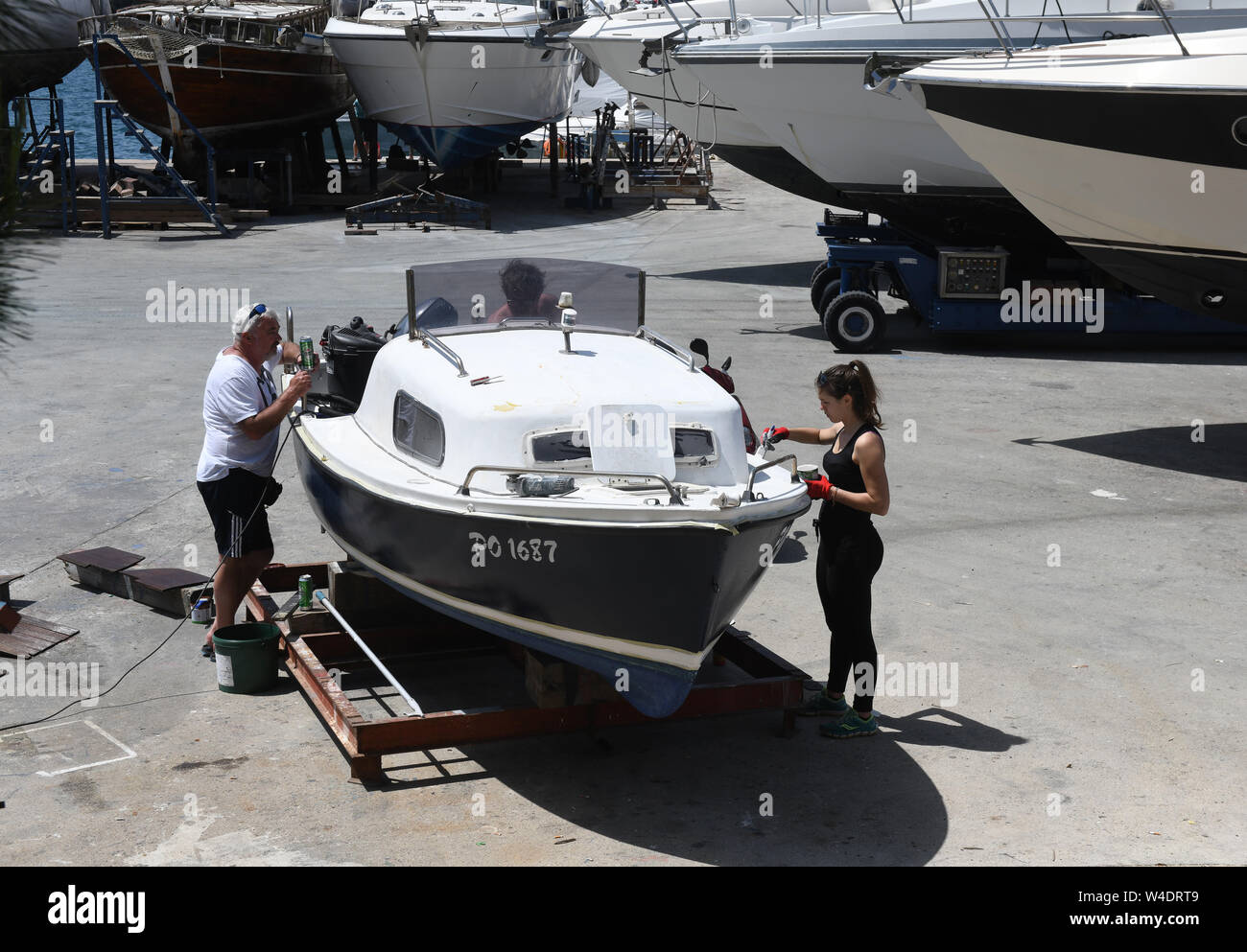 Pintura ocio barco listo para el verano de Croacia, Europa Foto de stock