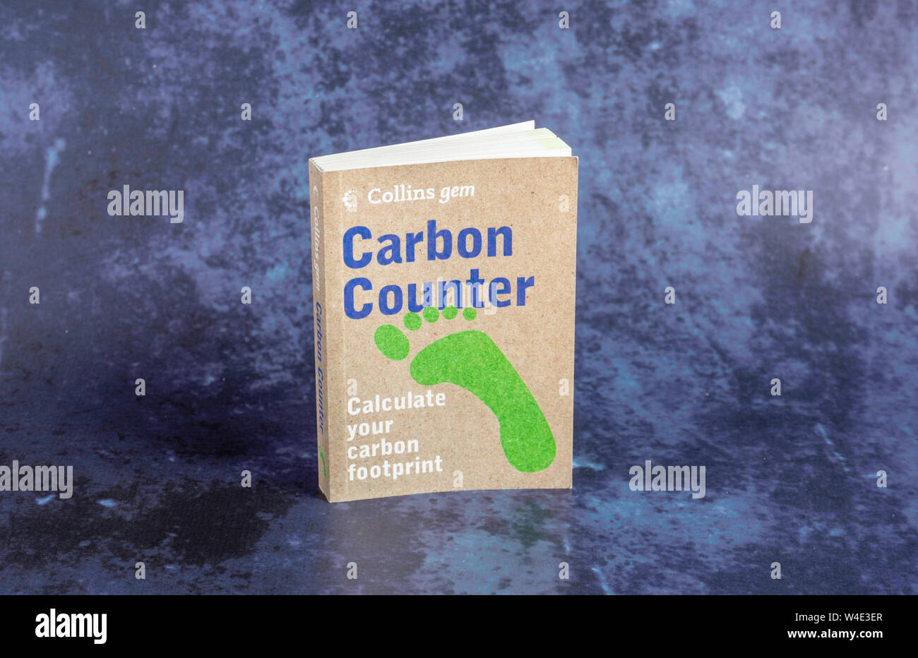 Collins Gem Contador de Carbono - Calcule su huella de carbono libro / folleto Foto de stock