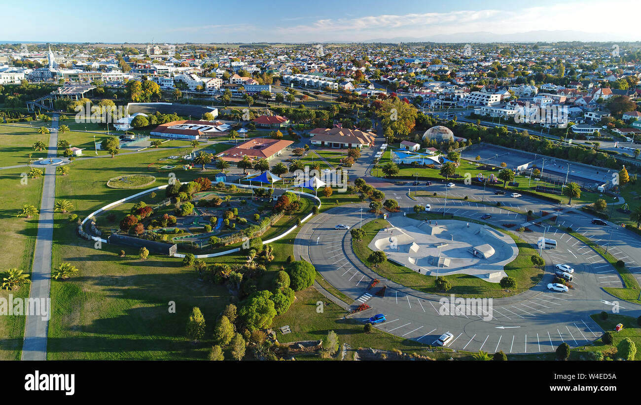 Skate Park y aparcamiento, Caroline Bay Park, Timaru, South Canterbury, Isla del Sur, Nueva Zelanda - antena drone Foto de stock