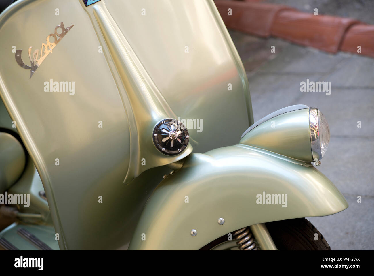 Italia, Rueda delantera de una Vespa Vintage Farobasso Foto de stock