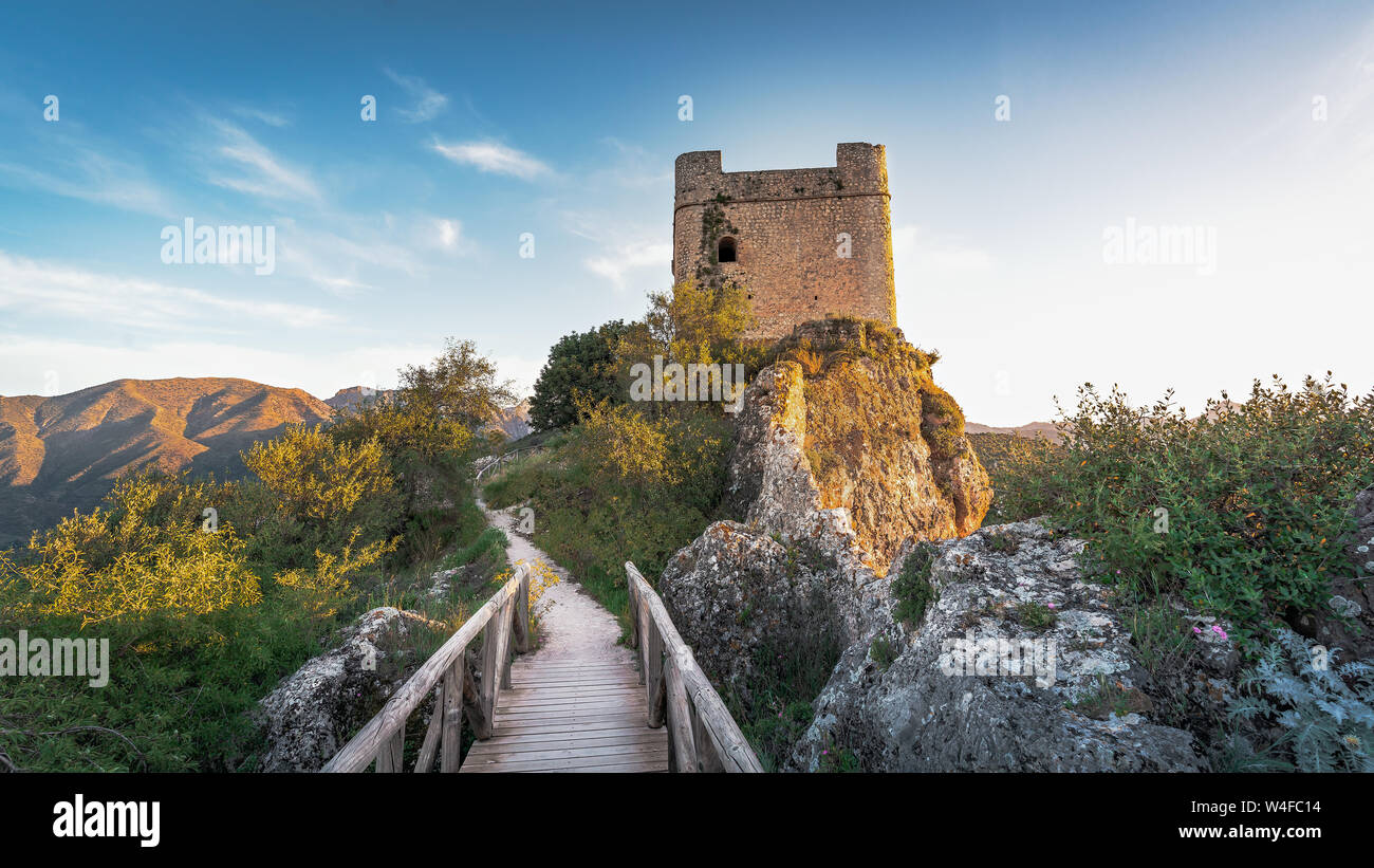 Zahara de la Sierra torre de castillo Zahara de la Sierra, provincia