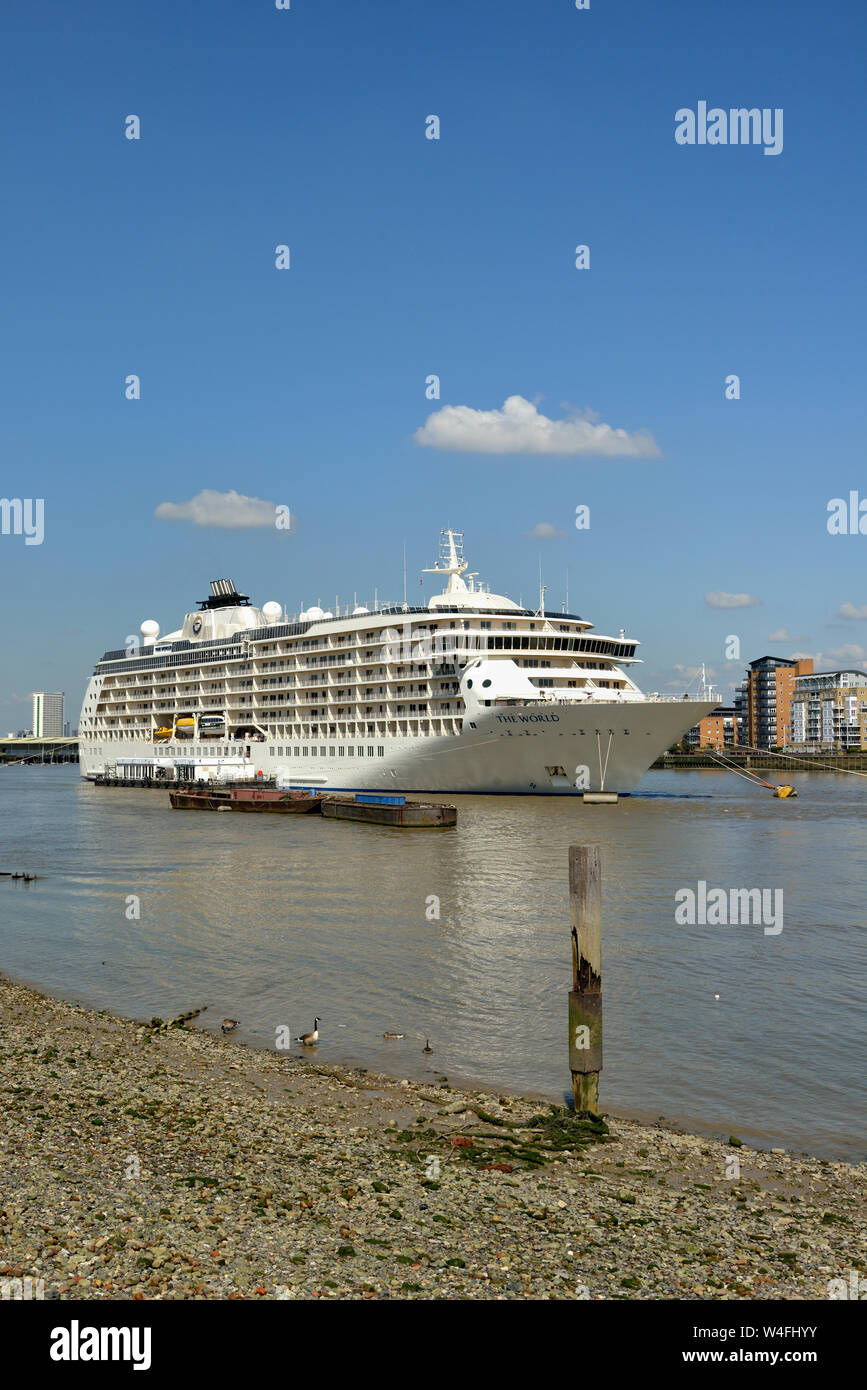 El mundo crucero amarrados, Greenwich Barco Tier, East London, Reino Unido Foto de stock