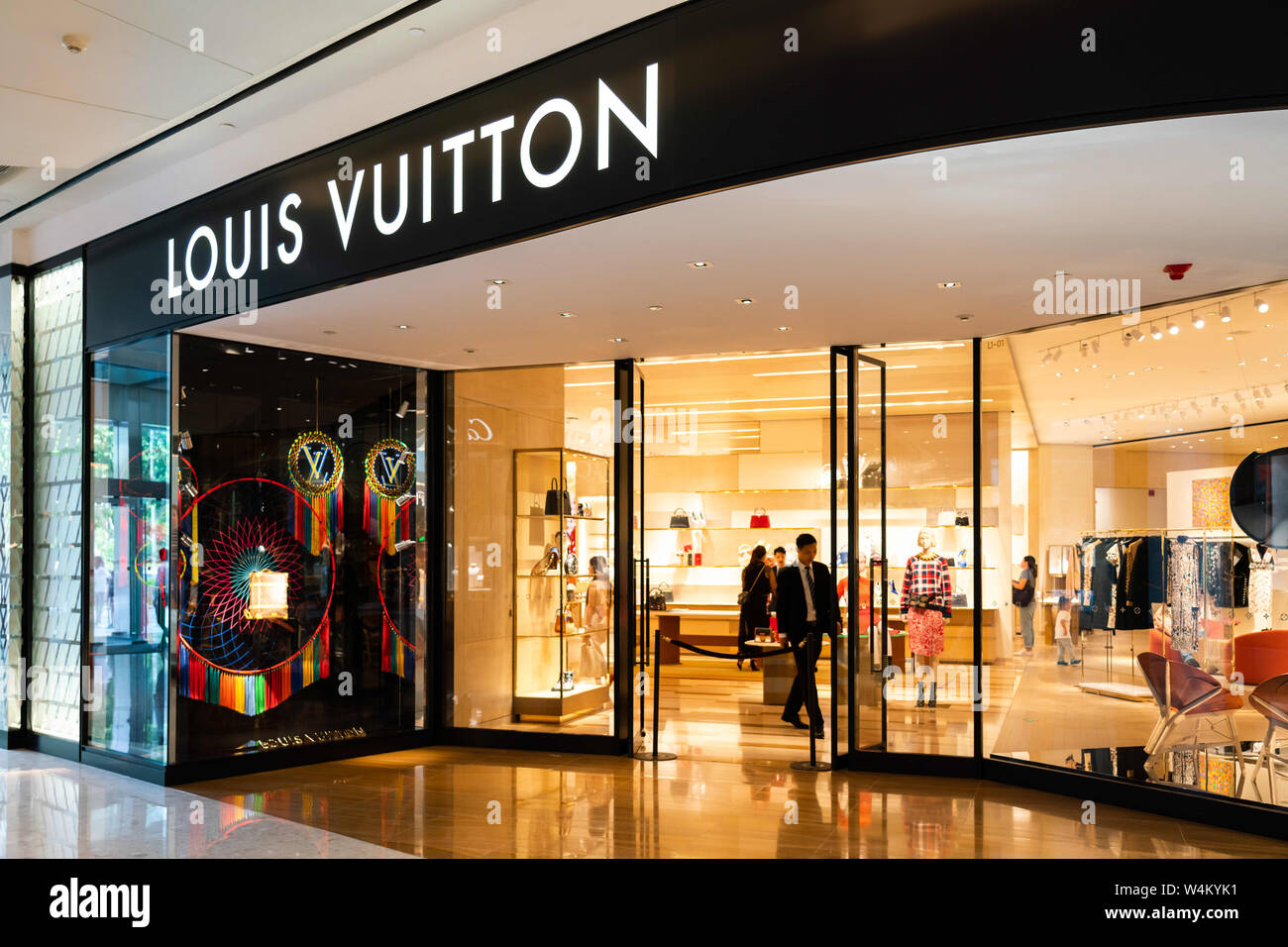 Signo de louis vuitton fotografías e imágenes de alta resolución - Alamy