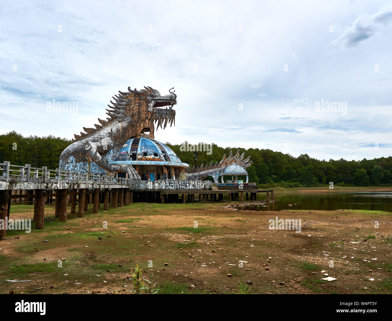 HUE, Vietnam - 20 de junio de 2019 abandonó el parque acuático Foto de stock