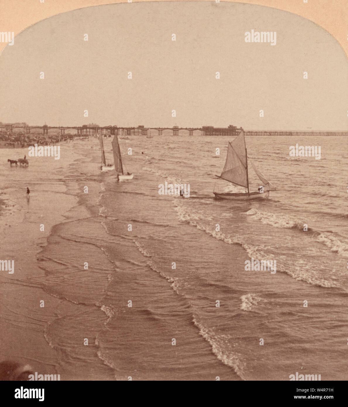 Marea entrante en Blackpool, Inglaterra. 1900. Foto de stock