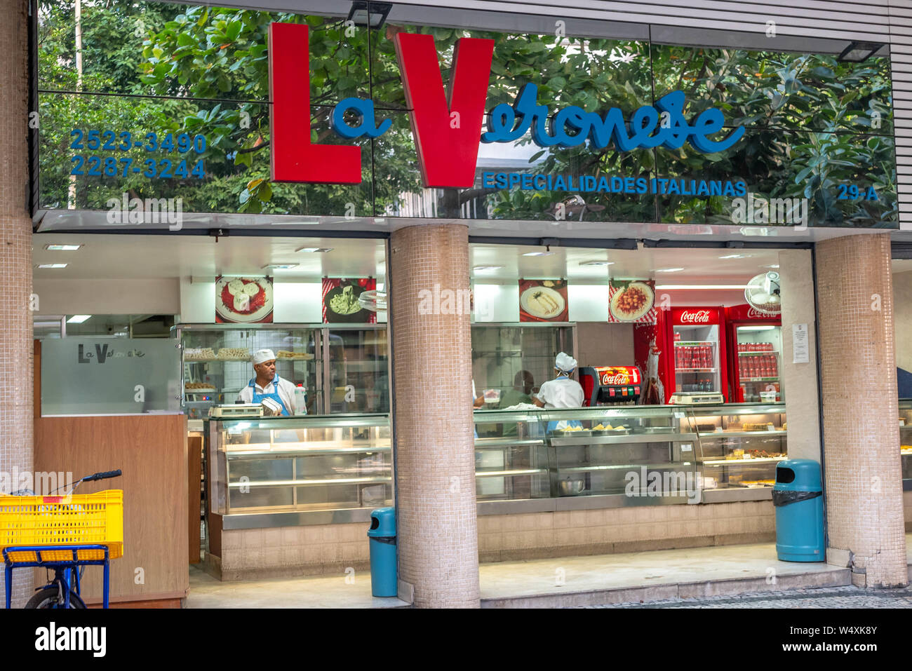 Río de Janeiro, Brasil - 25 de julio de 20129: la parte delantera de la  tienda Veronese, entrega tradicional restaurante de comida italiana y la  pasta en Ipanema Fotografía de stock - Alamy