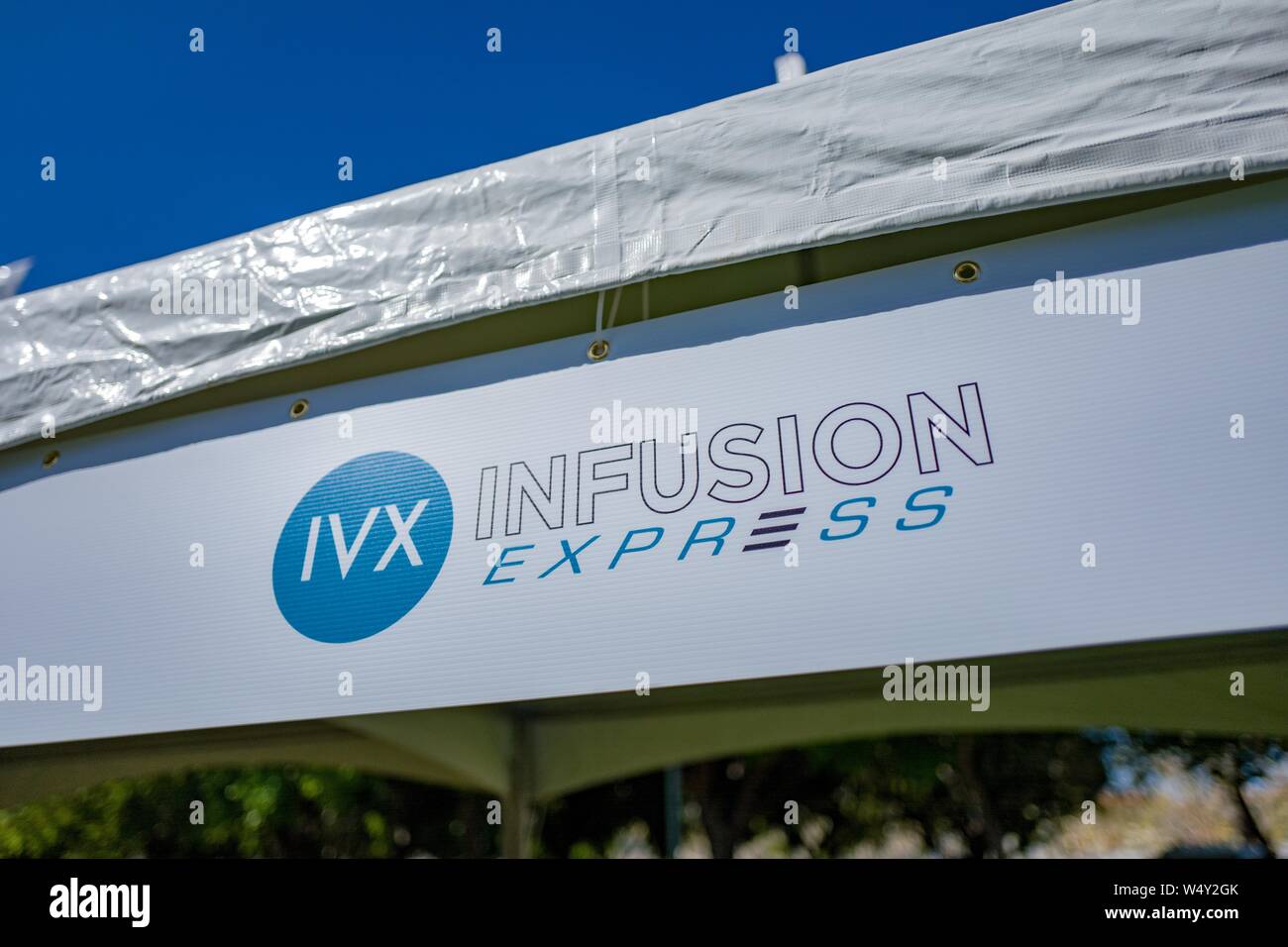Close-up de logotipo para infusión proporcionando servicio Express, una infusión de productos biológicos y otras terapias médicas, en el Silicon Valley, la ciudad de San José, California, 13 de abril de 2019. () Foto de stock
