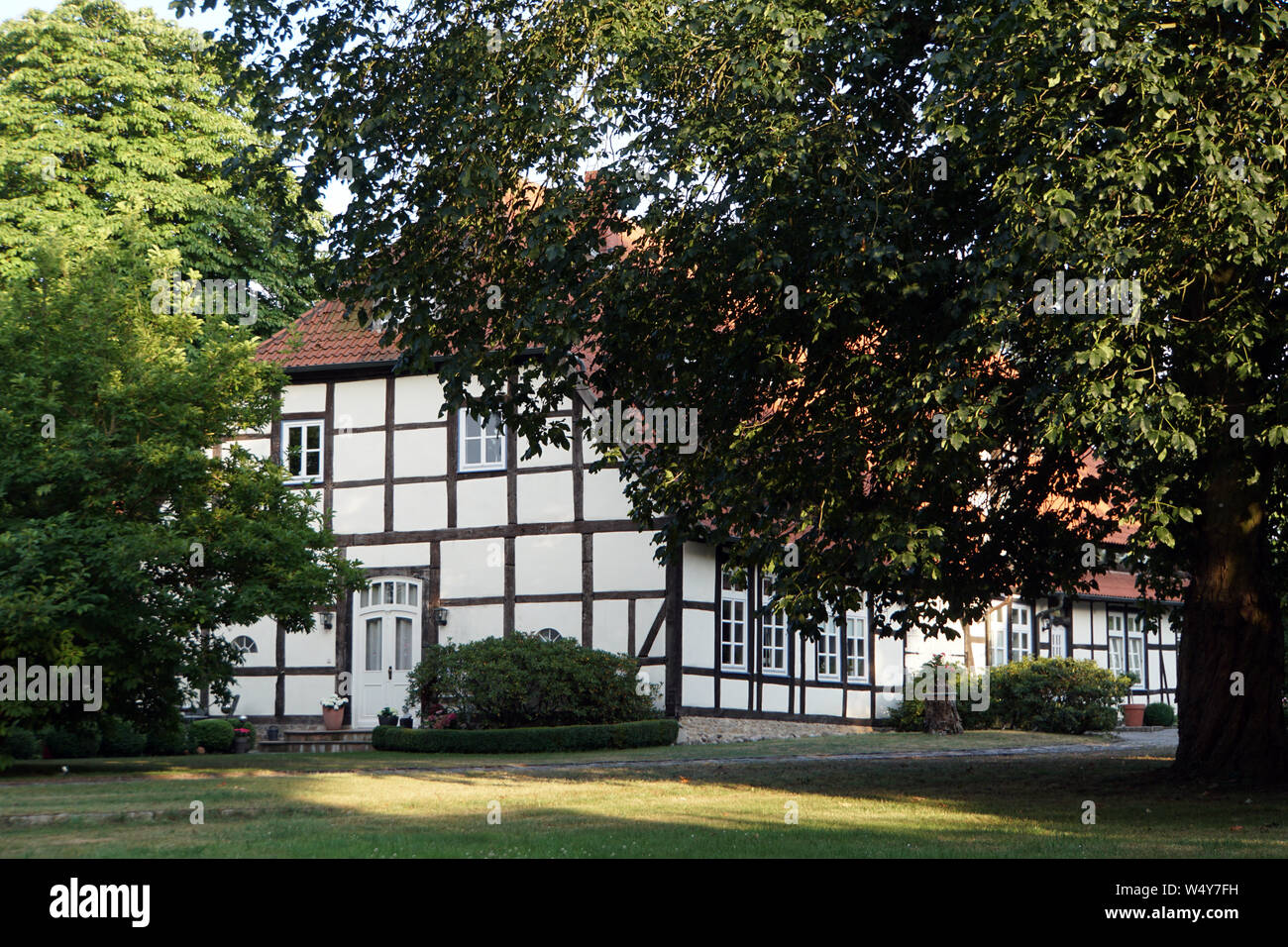 Historisches Gebäude Pforthaus, früher Amtsgericht,heute Wohnhaus, Meinersen, Niedersachsen, Deutschland Foto de stock