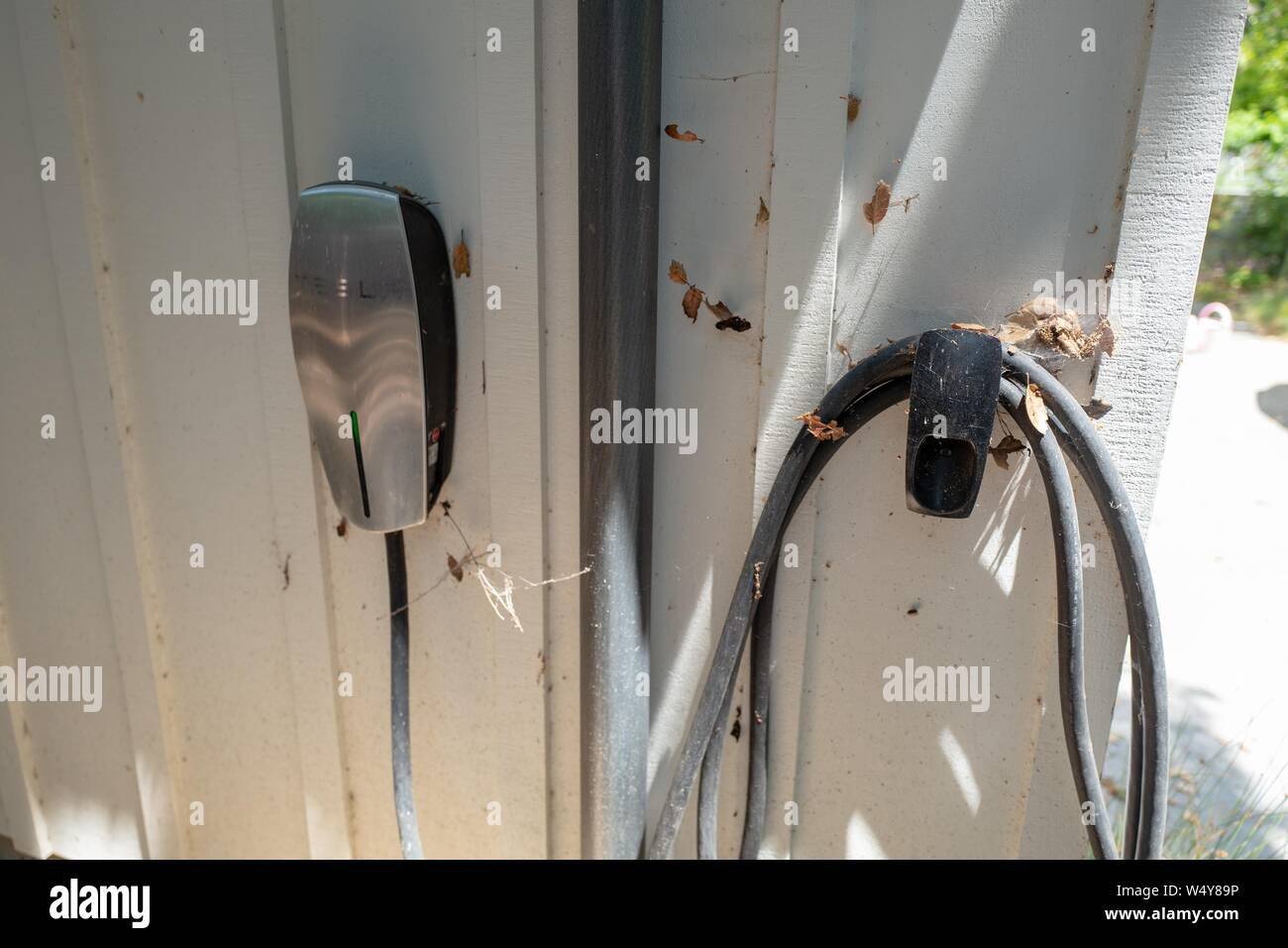 Cargador De Coche Electrico De Casa Imagenes De Stock Cargador