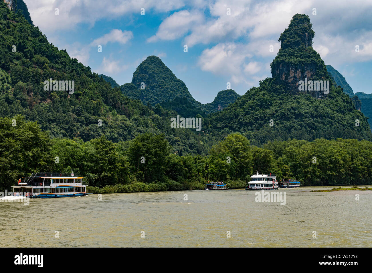 Karst forestal china guilin día Foto de stock