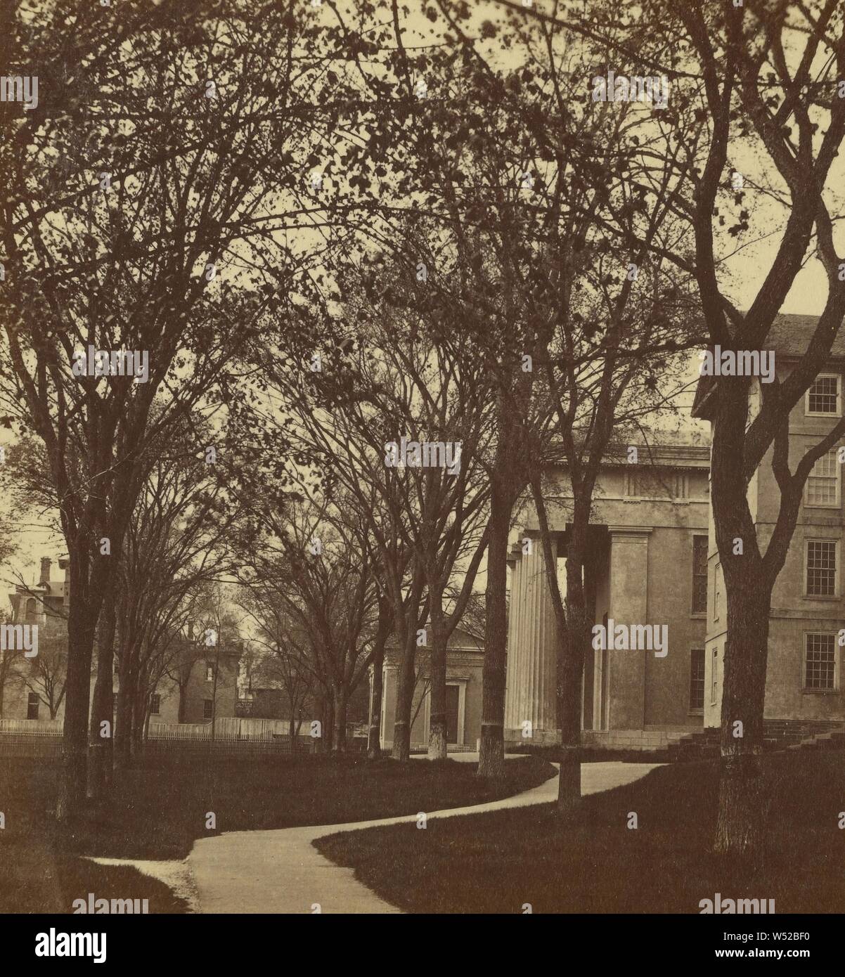 Vista de un edificio público, posiblemente en Providence, Rhode Island, Hermanos de Manchester, 1860, albúmina imprimir plata Foto de stock