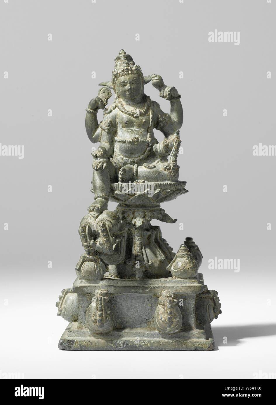 Y Kuvera (Jambhala Lokeshvara) Kuvera: dios de la riqueza, la cuatro  armados de Kuvera sentada sobre una flor de loto apoyado por una bolsa de  dinero que está atado por cadenas de