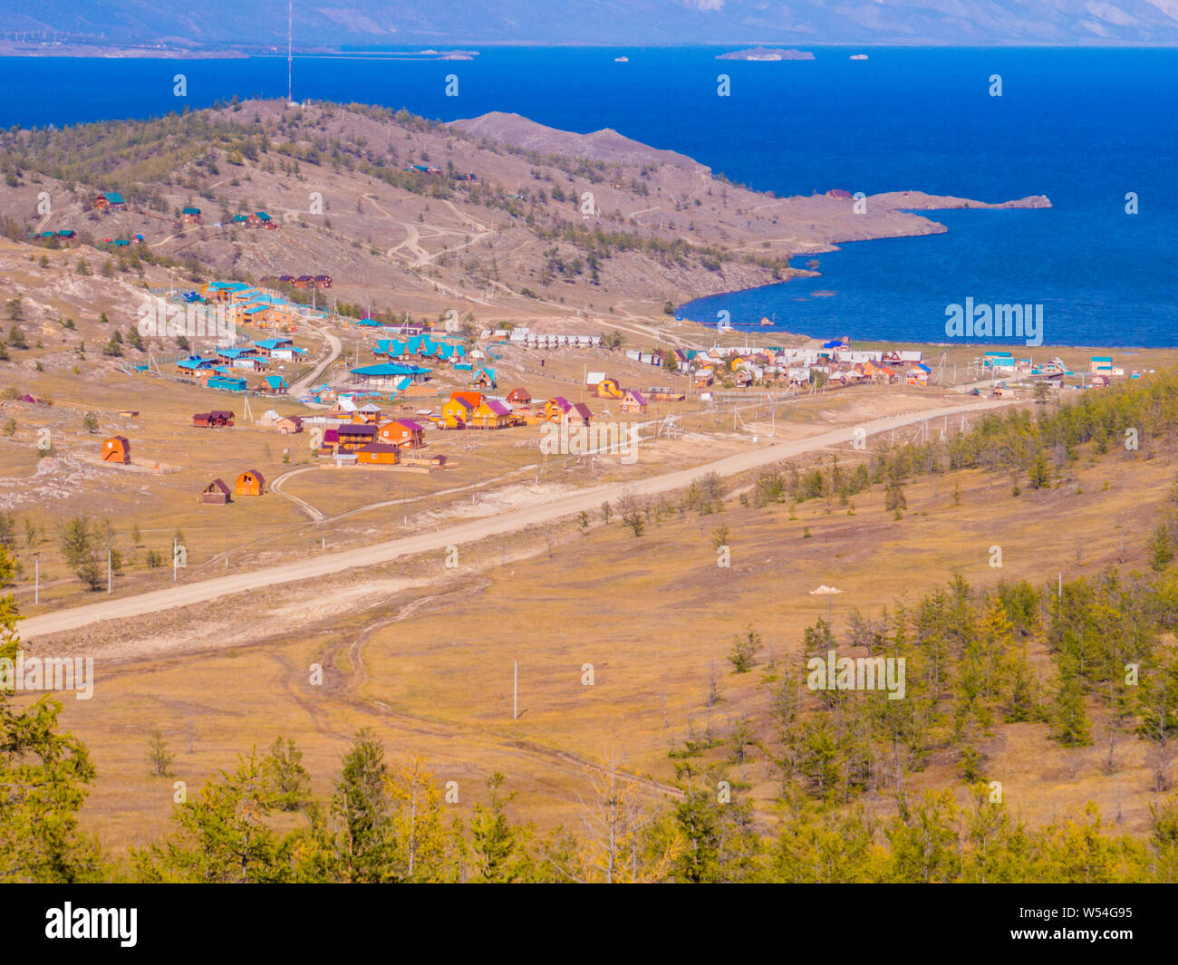 Aldea Rural en el lago Baikal, en Siberia, Rusia Foto de stock