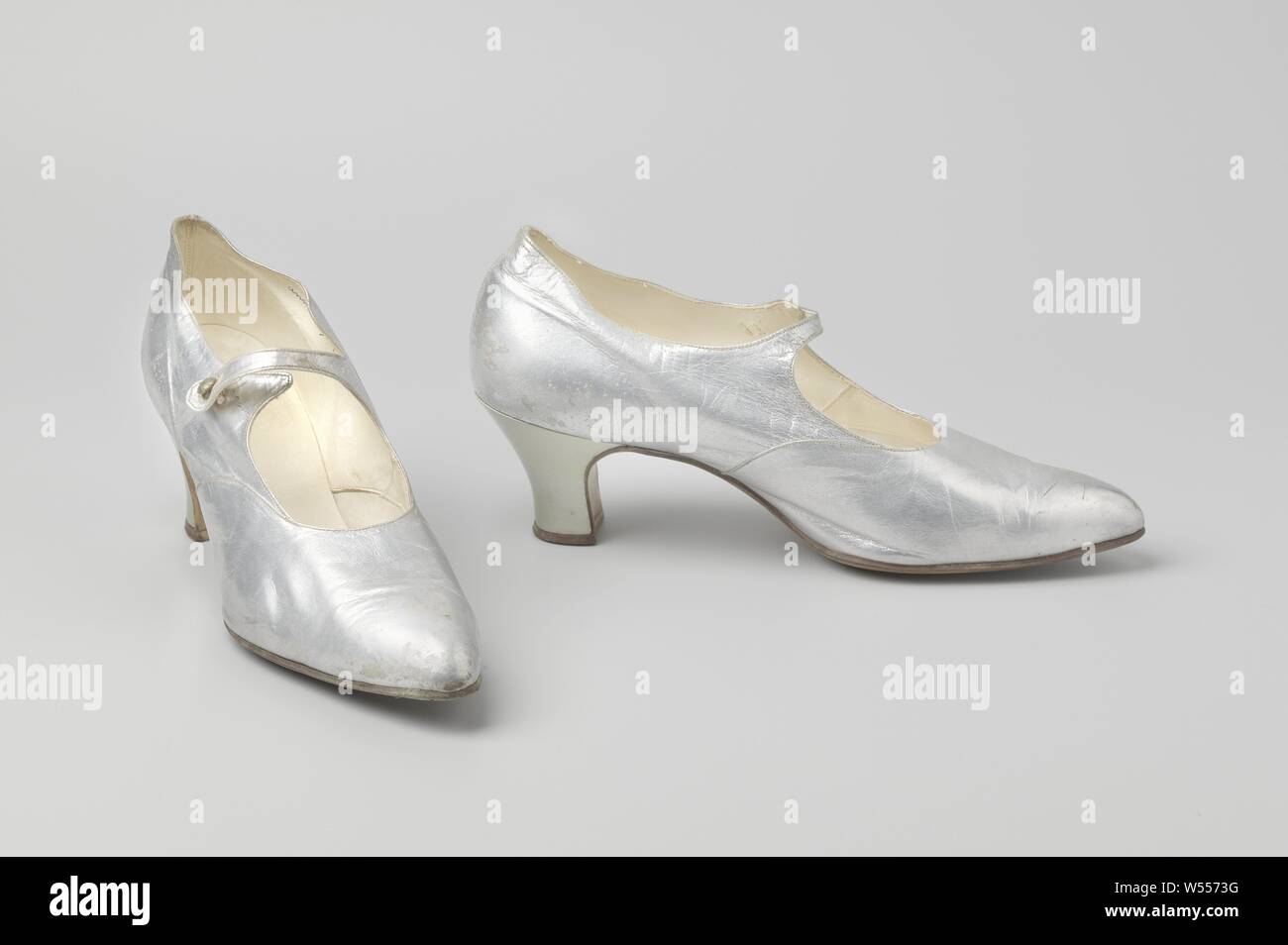 Tiras de zapatos fotografías e imágenes de alta resolución - Alamy