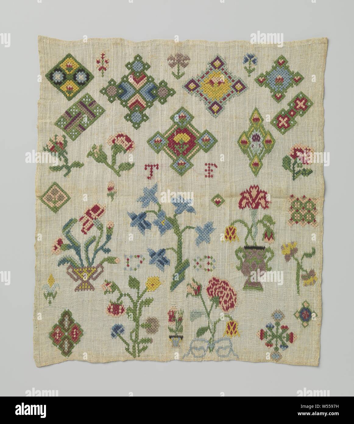 Parche bordado de lienzo de lino con diamantes multicolores y dibujos de flores  bordadas con seda rococó o manojo stitch alrededor de TF y 1783.,  geométricas empastes y ramos. La ropa de
