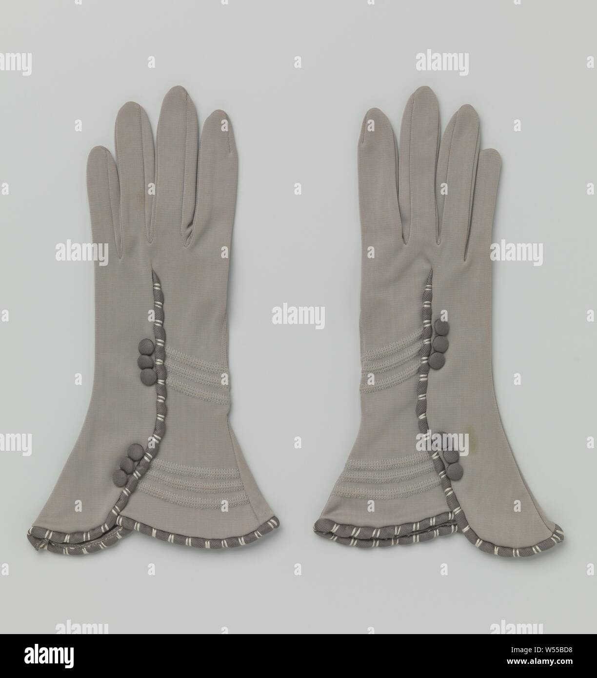 Par de guantes con corte de puños gris ratón Guante de nylon con tapa  abocinada, con el botón secundario del ratón guantes de nylon gris.  Recortar las tapas en forma de abanico.