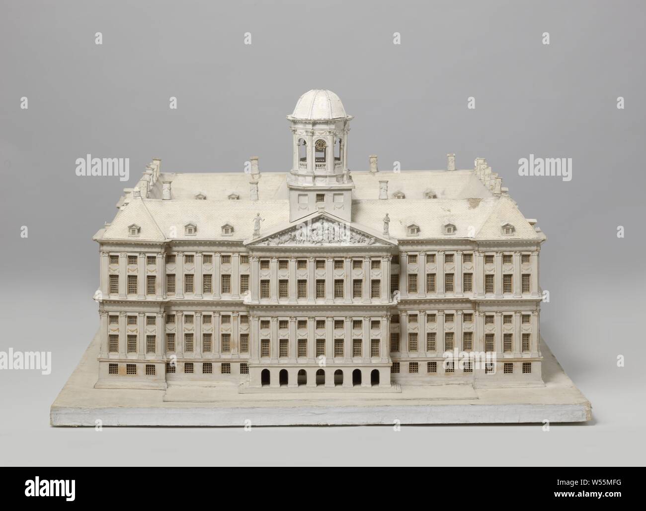 Modelo del palacio en el Dam, modelo pintado de blanco del palacio en el  Dam, hecho de cartón. El modelo es una meseta de roble y caoba en que el  modelo está