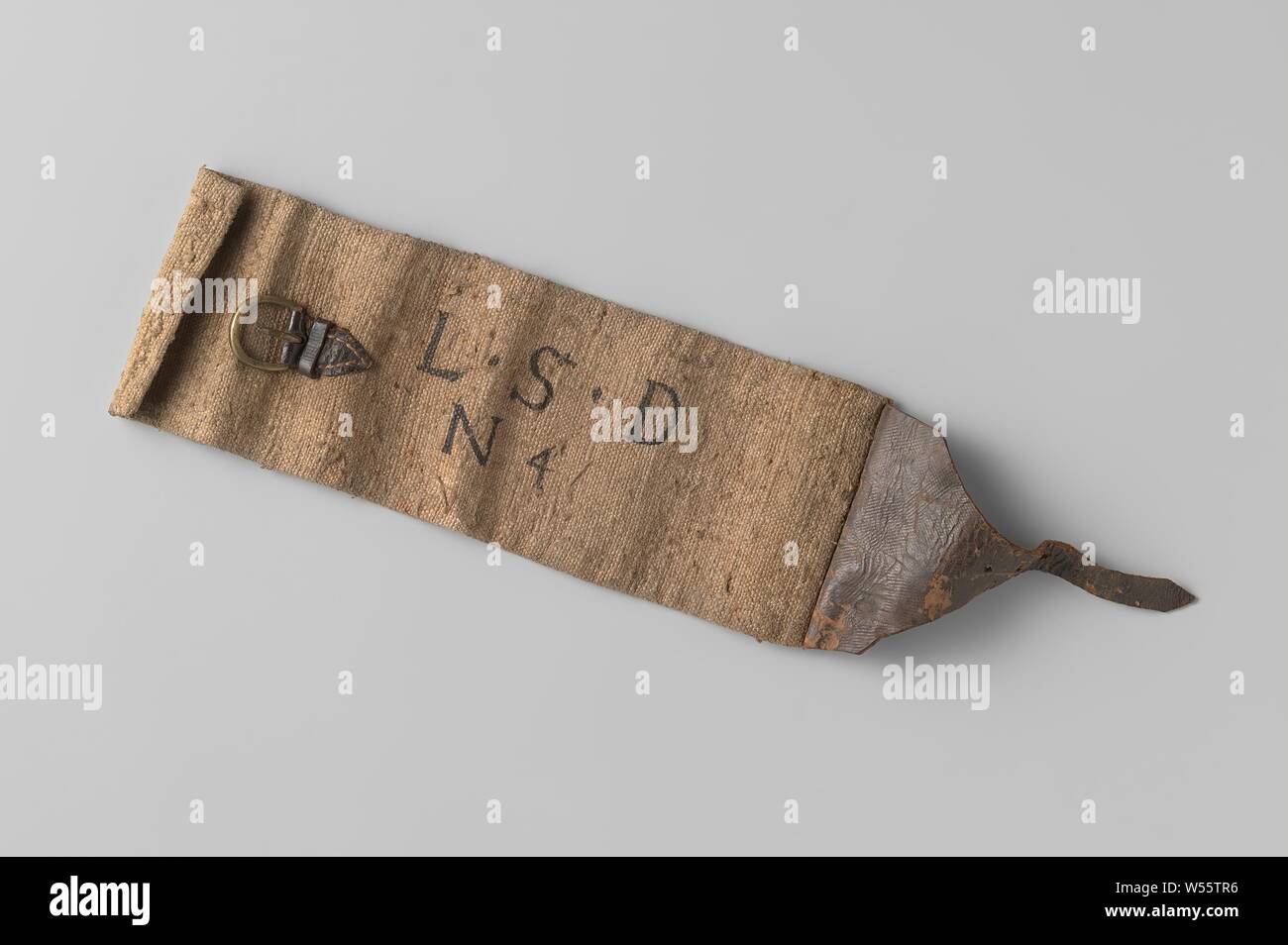 Pulsera de lino grueso con hebilla de cuero, MARCADO: LSD.N.4, marcada:  LSD.N.4., anónimos, Europa, antes de 1895, el cuero, el lino (material),  cobre (metal), w l de 10 cm × 44 cm