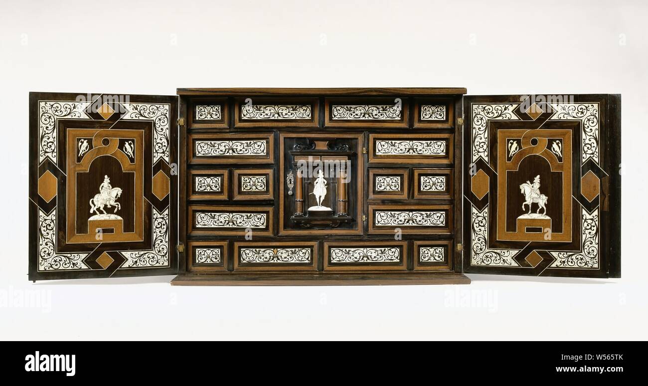 Armario De Arte Pegados Con Palisandro Y Ebano Y Marfil Sobre Un