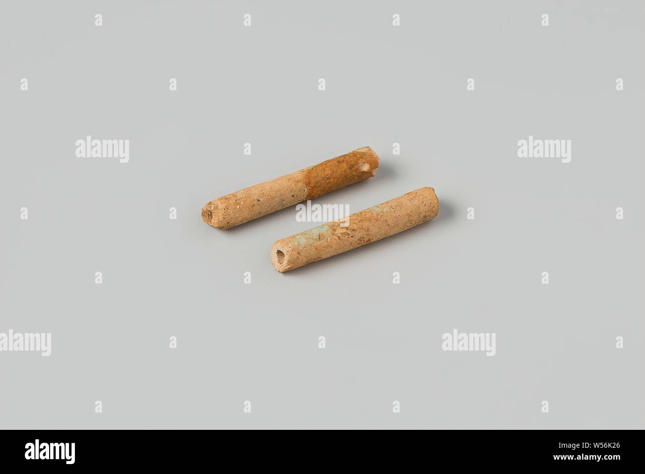 Fragmentos de tallos de tubo desde el naufragio de las Indias Orientales buque Hollandia, tubo de voz, fragmentos, Annet, Dutch East India Company, Hollandia (SHIP), anónimos, Países Bajos, 1700 - En o antes del 13-Ago-1743, tubo de arcilla, l 6 cm × d 0,6 cm. Foto de stock