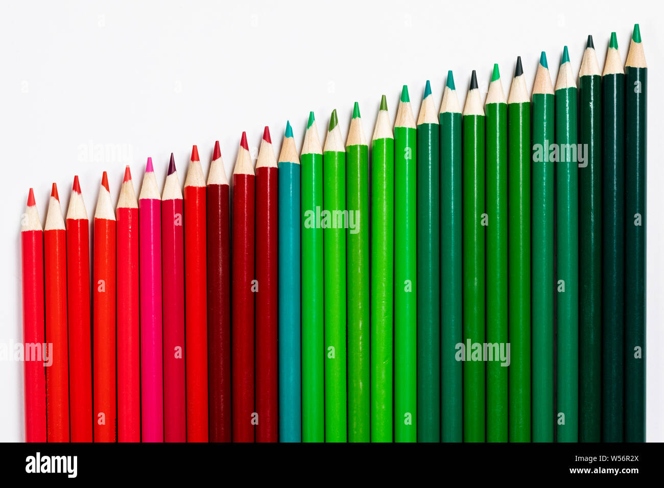 Lápices de colores que representan a las empresas de incrementar las  ganancias de gráfico Fotografía de stock - Alamy