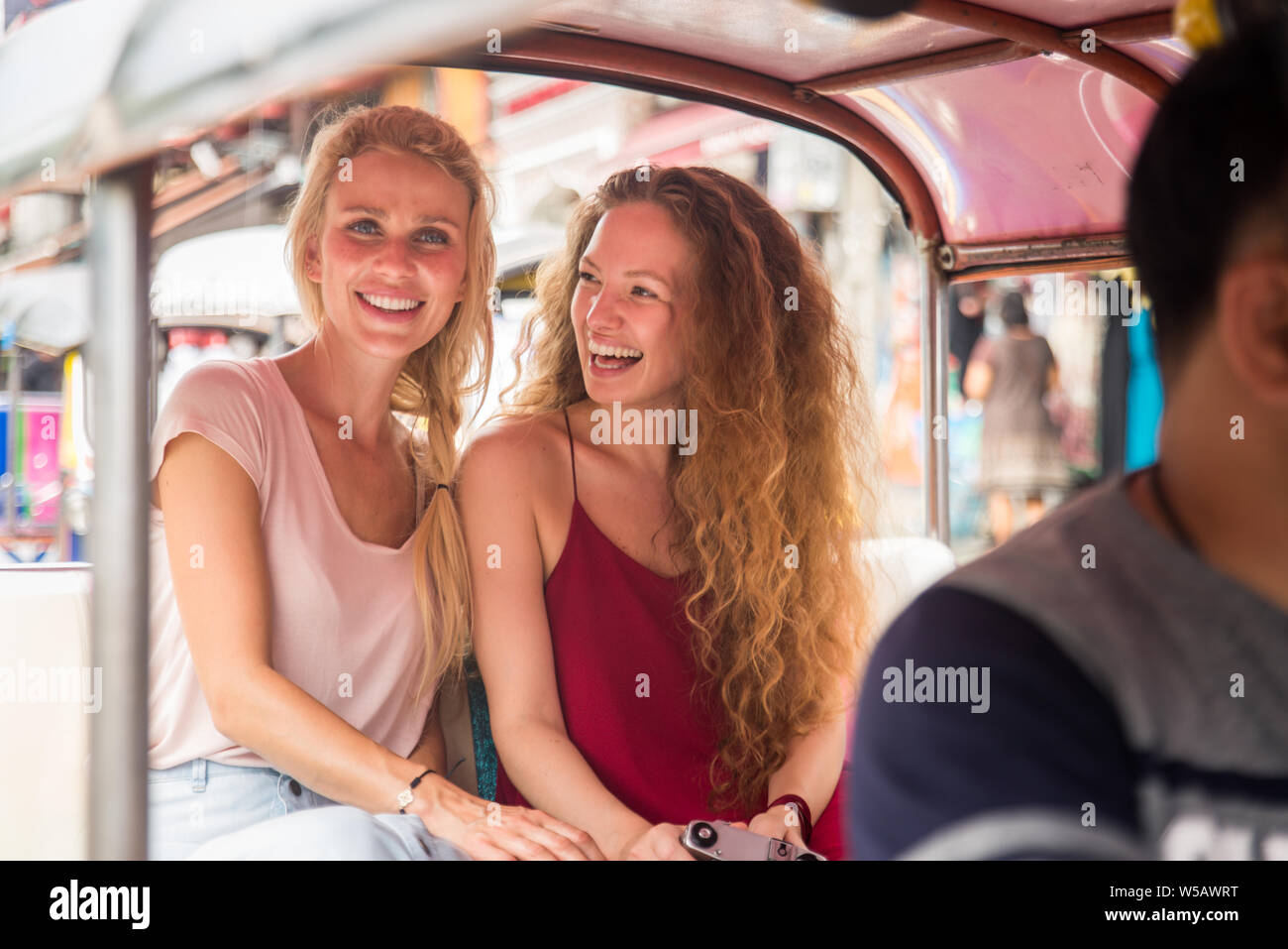 Las Mujeres Hermosas Que Visitan Bangkok Atracciones Y Lugares Turísticos En Tailandia Jóvenes 2034