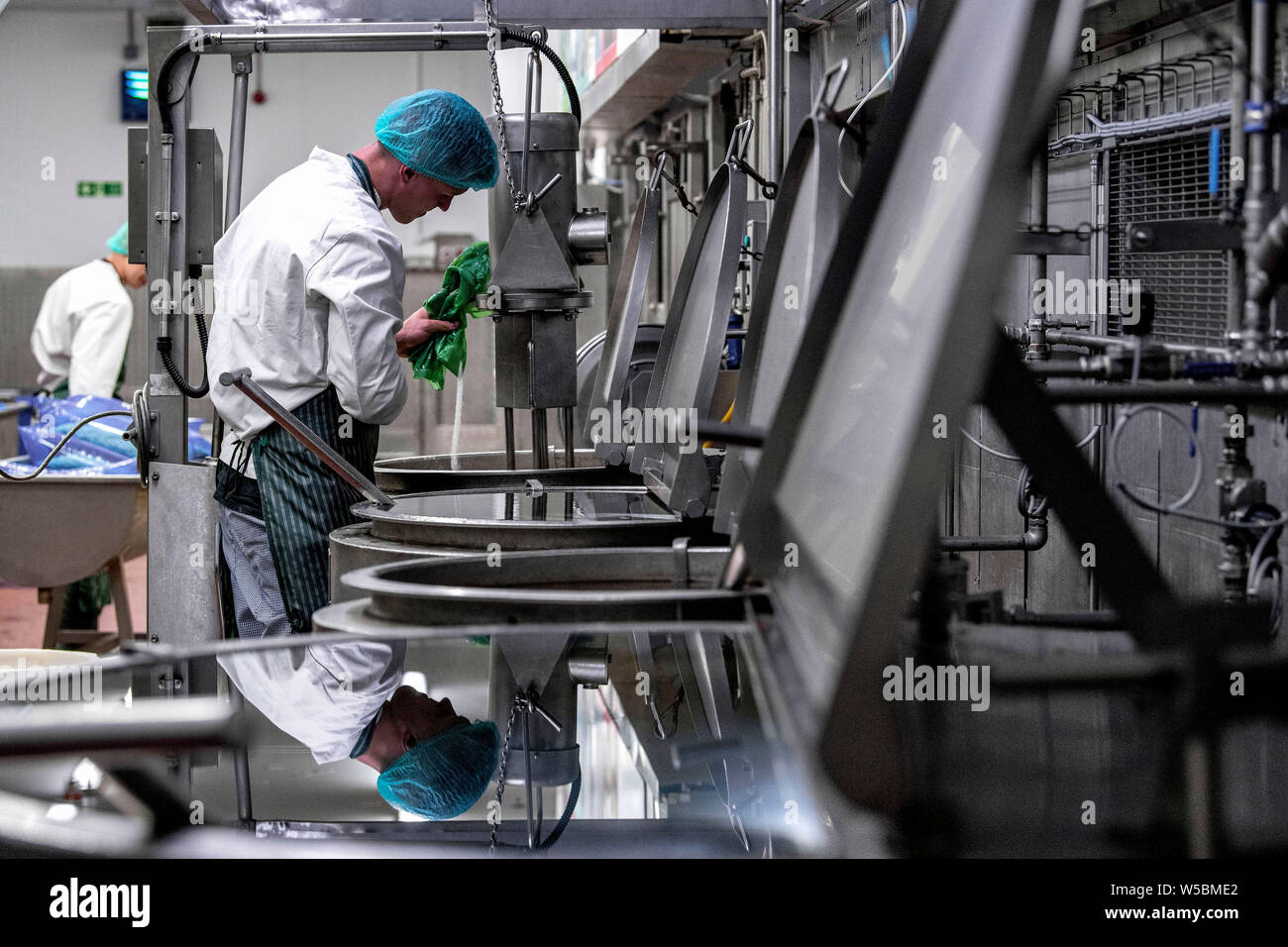 Detrás de las escenas en la fábrica de apetito en Trowbridge, Wiltshire, lo que hace que la producción masiva de hospitales del NHS en el Reino Unido. Foto de stock