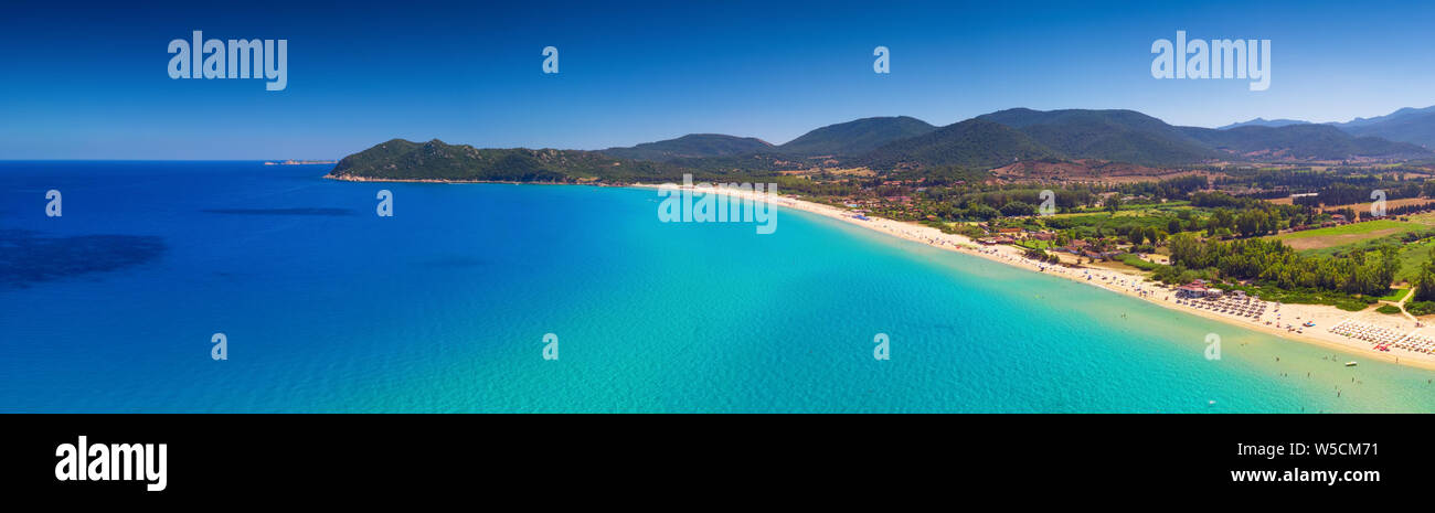 Playa de Cala Sinzias en Castiadas cerca de Costa Rei en Cerdeña, Italia, Europa. Foto de stock