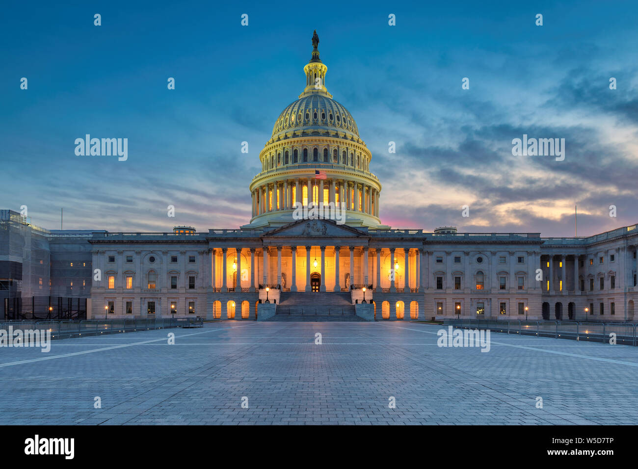 El edificio del Capitolio de los Estados Unidos al atardecer, Washington DC, Estados Unidos. Foto de stock
