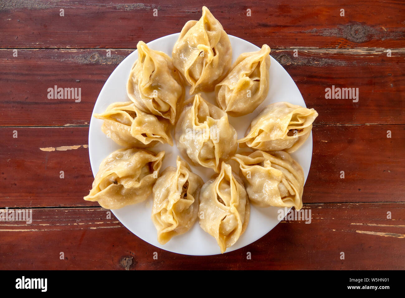 Estilo de Azerbaiyán Manti, un tradicional dumpling caucásico Foto de stock