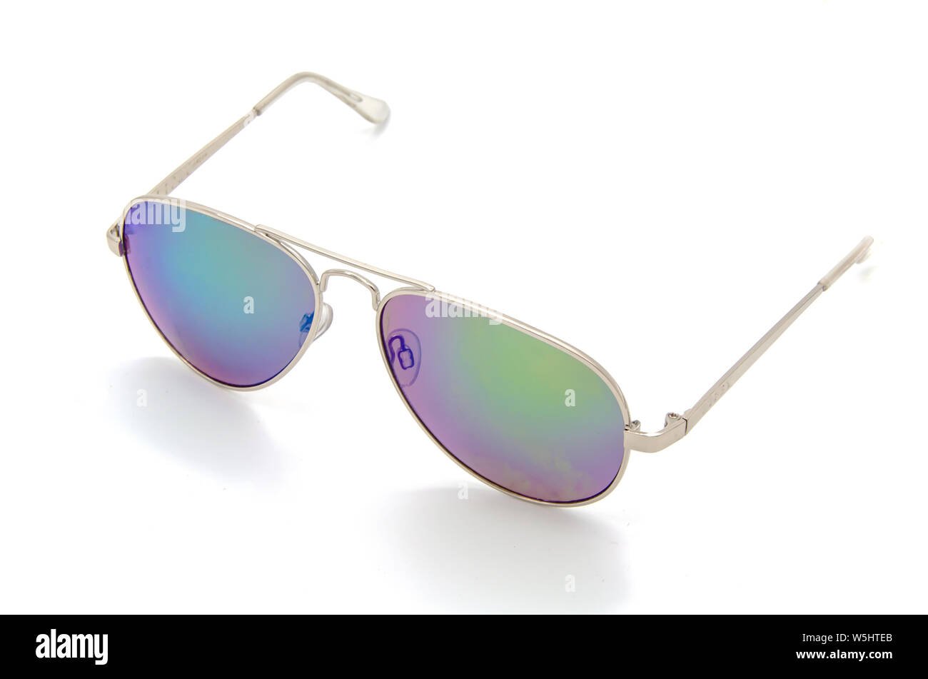 Gafas amarillas piloto en marco negro aisladas sobre fondo blanco  Fotografía de stock - Alamy