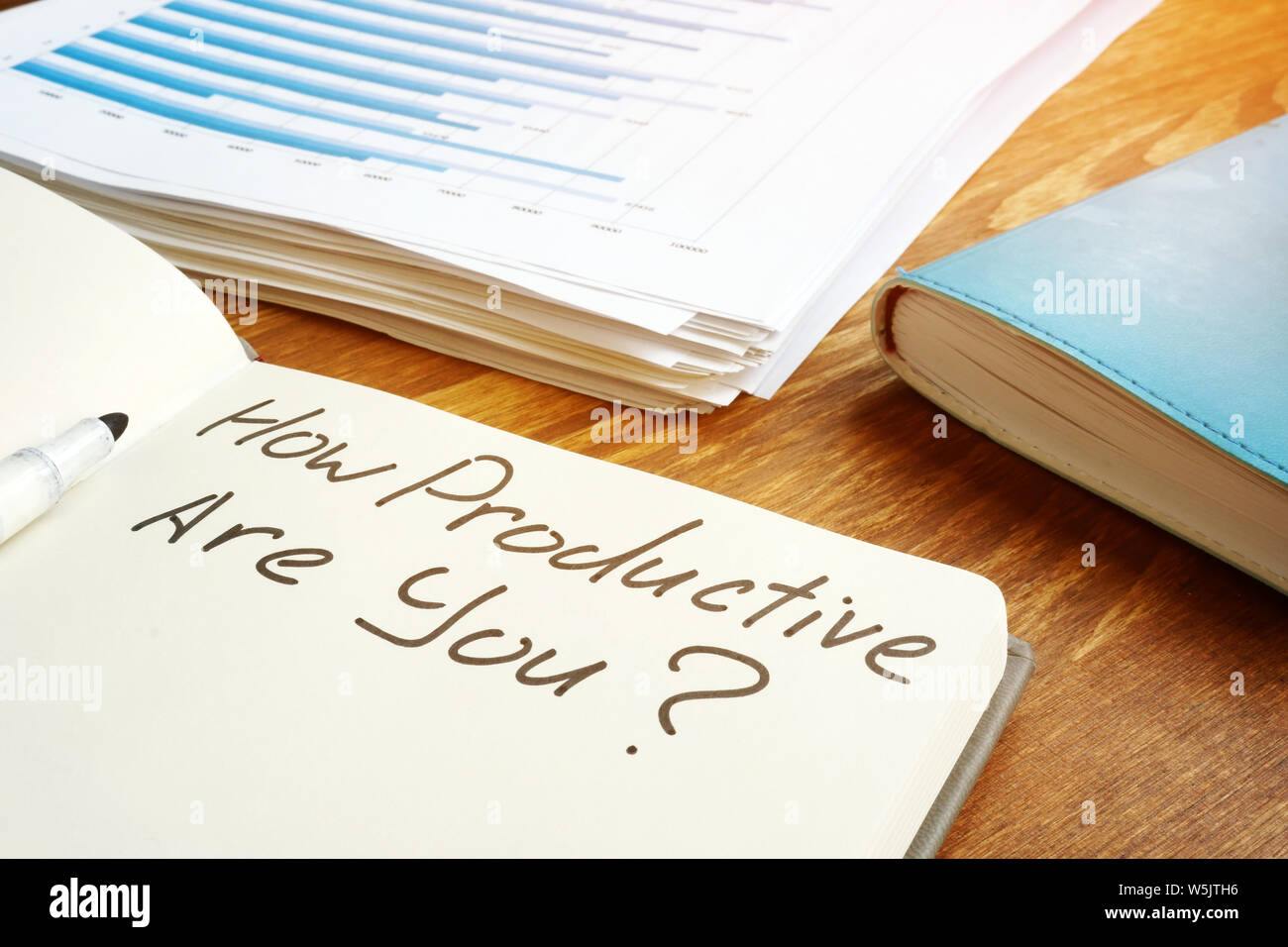 Cuán productivo eres? Informe de trabajo sobre la productividad. Foto de stock