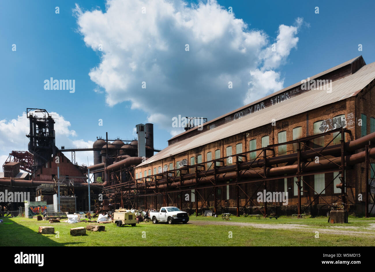 El histórico Carrie alto horno, ahora abandonados, parte de Carnegie de Pittsburgh acerías en Homestead (Pittsburgh, Pennsylvania, EE.UU. Foto de stock