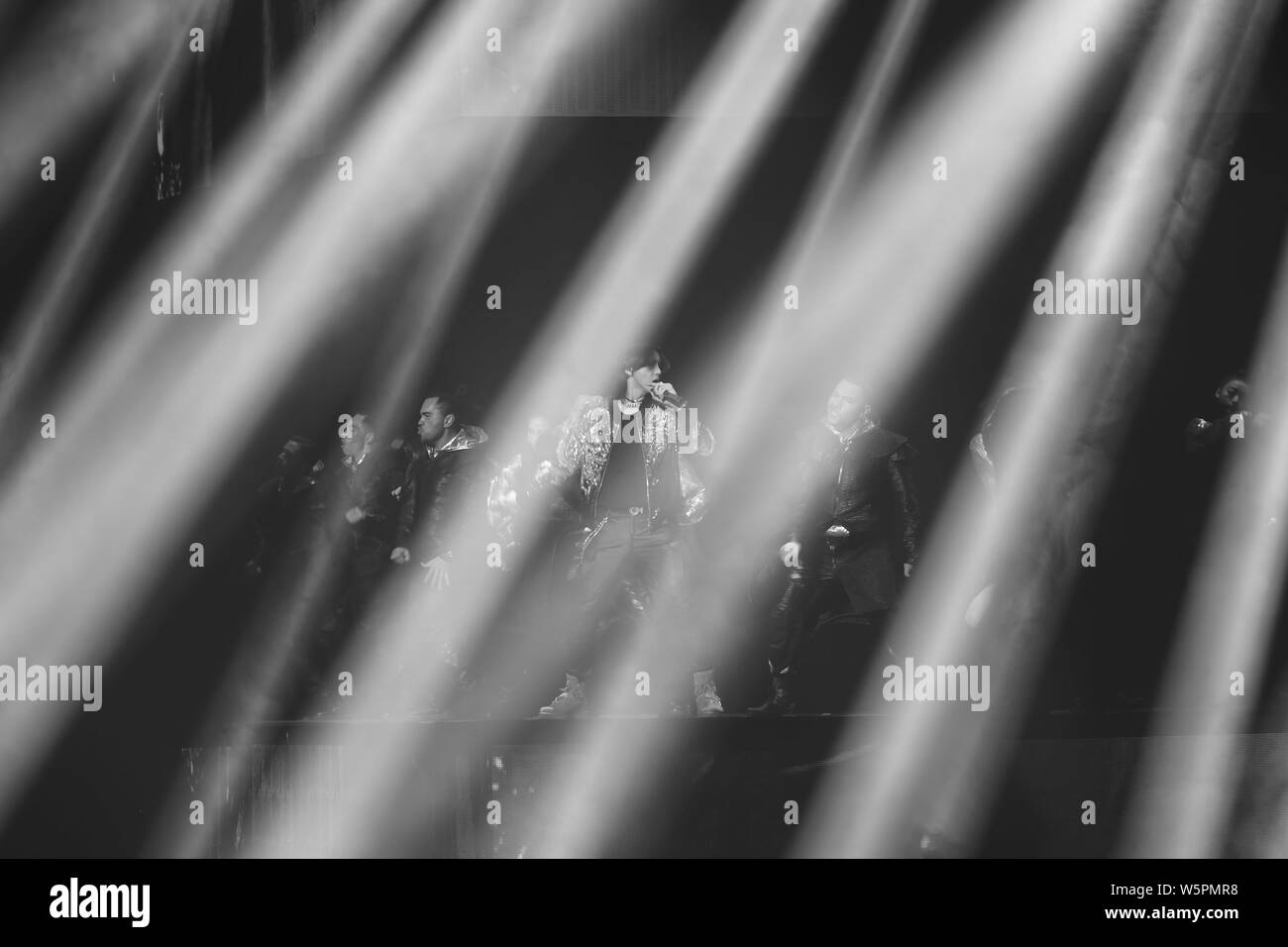 Cantante y actor chino Kris Wu o Wu Yifan realiza durante el 2019 Gira de conciertos 'Tian Di East West VIVO TOUR' en Beijing, China, 11 de mayo de 2019. Foto de stock