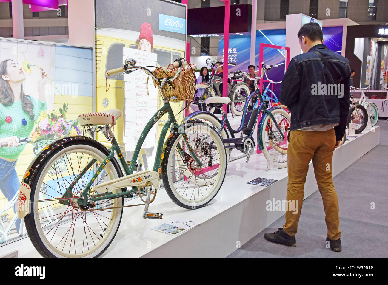 La feria Unibike lo confirmó: las bicicletas que vienen son más grandes,  gordas y monstruosas – El blog de Tuvalum