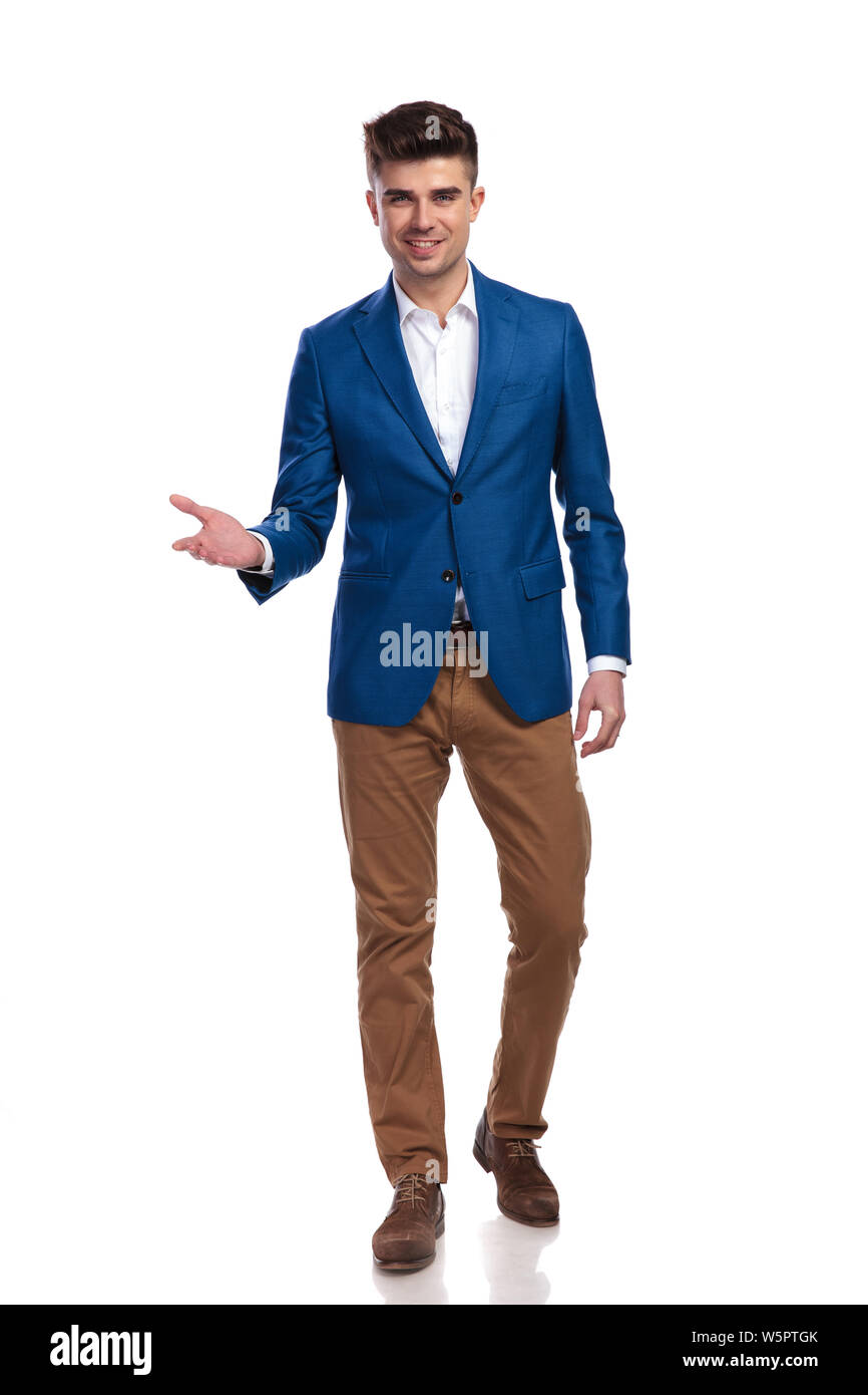 elegante casual hombre acogedor sobre fondo blanco Fotografía de stock - Alamy