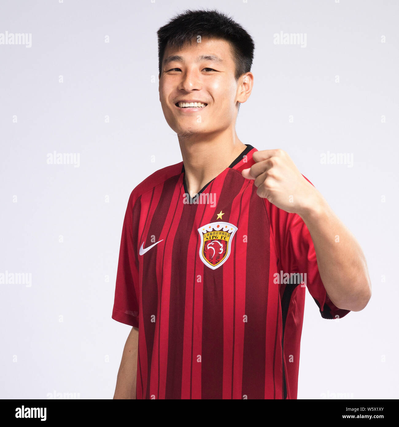 Portrait chinese soccer player wu fotografías e imágenes de alta resolución  - Alamy