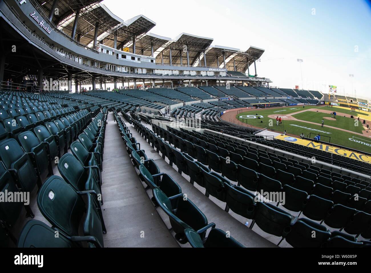 Panorámica del estadio, gradas y campo de beisbol, durante el juego de inauguracion del nuevo Panorámica del estadio, gradas y campo de beisbol, durante el juego de inauguracion del nuevo