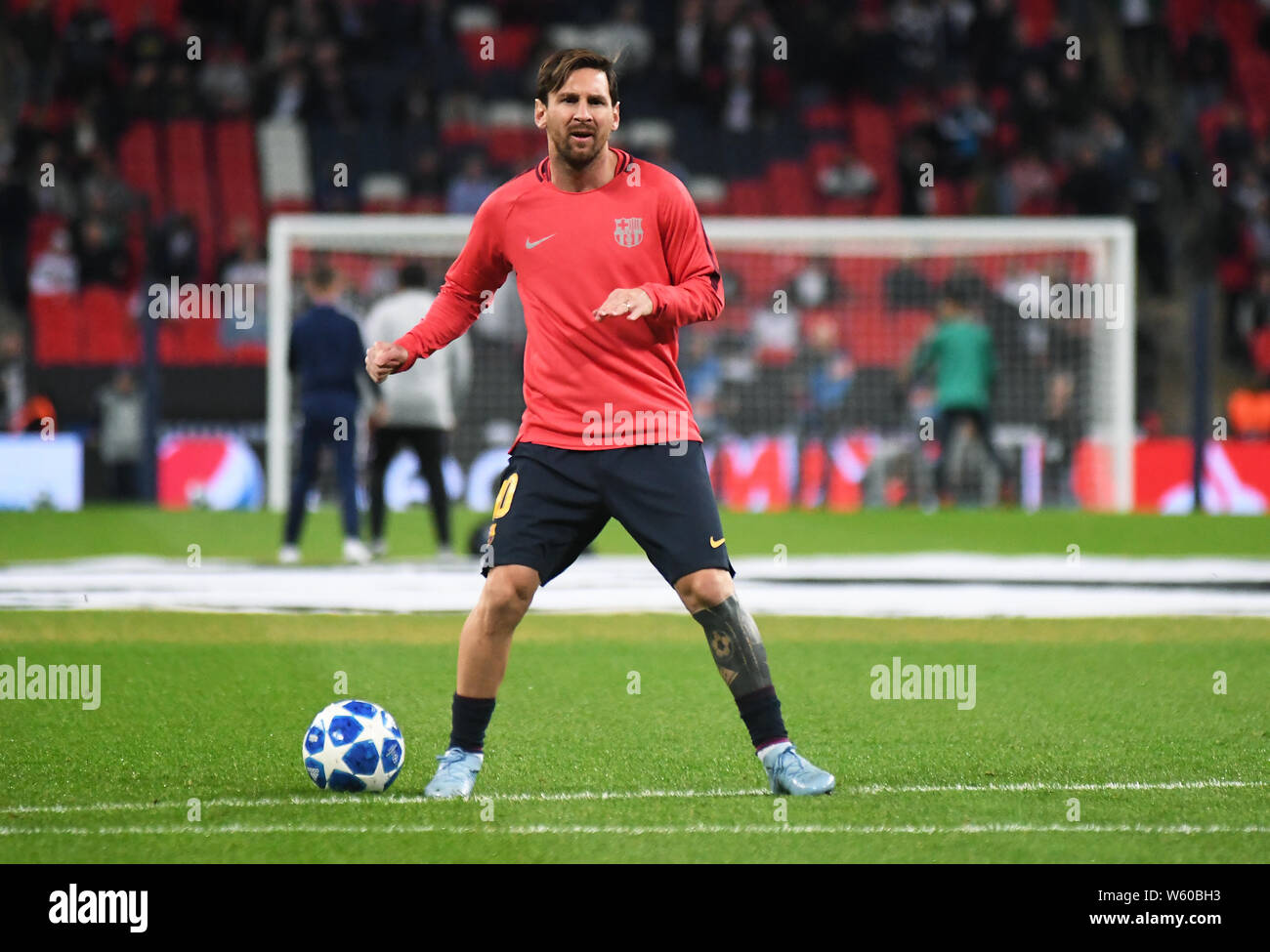 Londres, Inglaterra - Octubre 3, 2018: de Lionel Messi de Barcelona foto antes de la Liga de Campeones de la UEFA 2018/19 juego del grupo B entre el Tottenham Hotspur FC (Inglaterra) y Barcelona (España) en el estadio de Wembley. Foto de stock