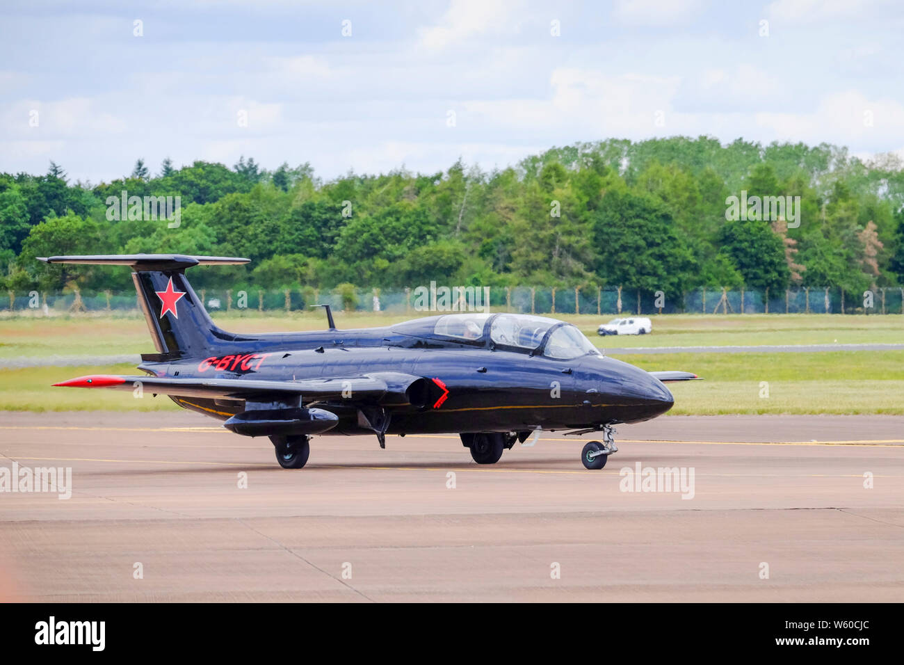 Un Aero L-39 albatros llega a RAF Fairford, Gloucestershire. Realizado por Aero Vodochody Foto de stock