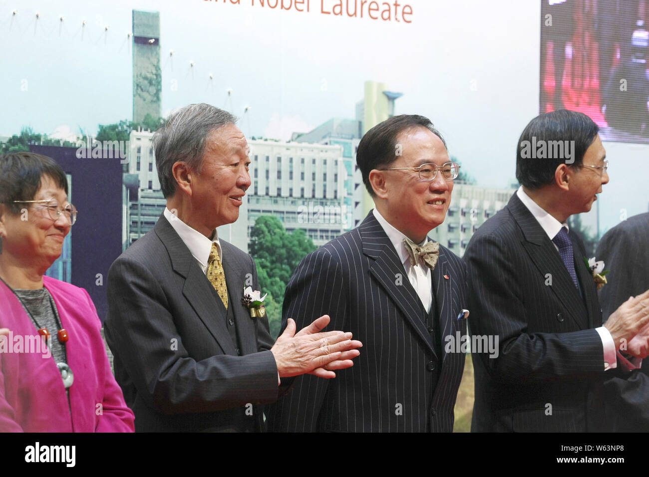 Charles Kao Fotos E Imagenes De Stock Alamy