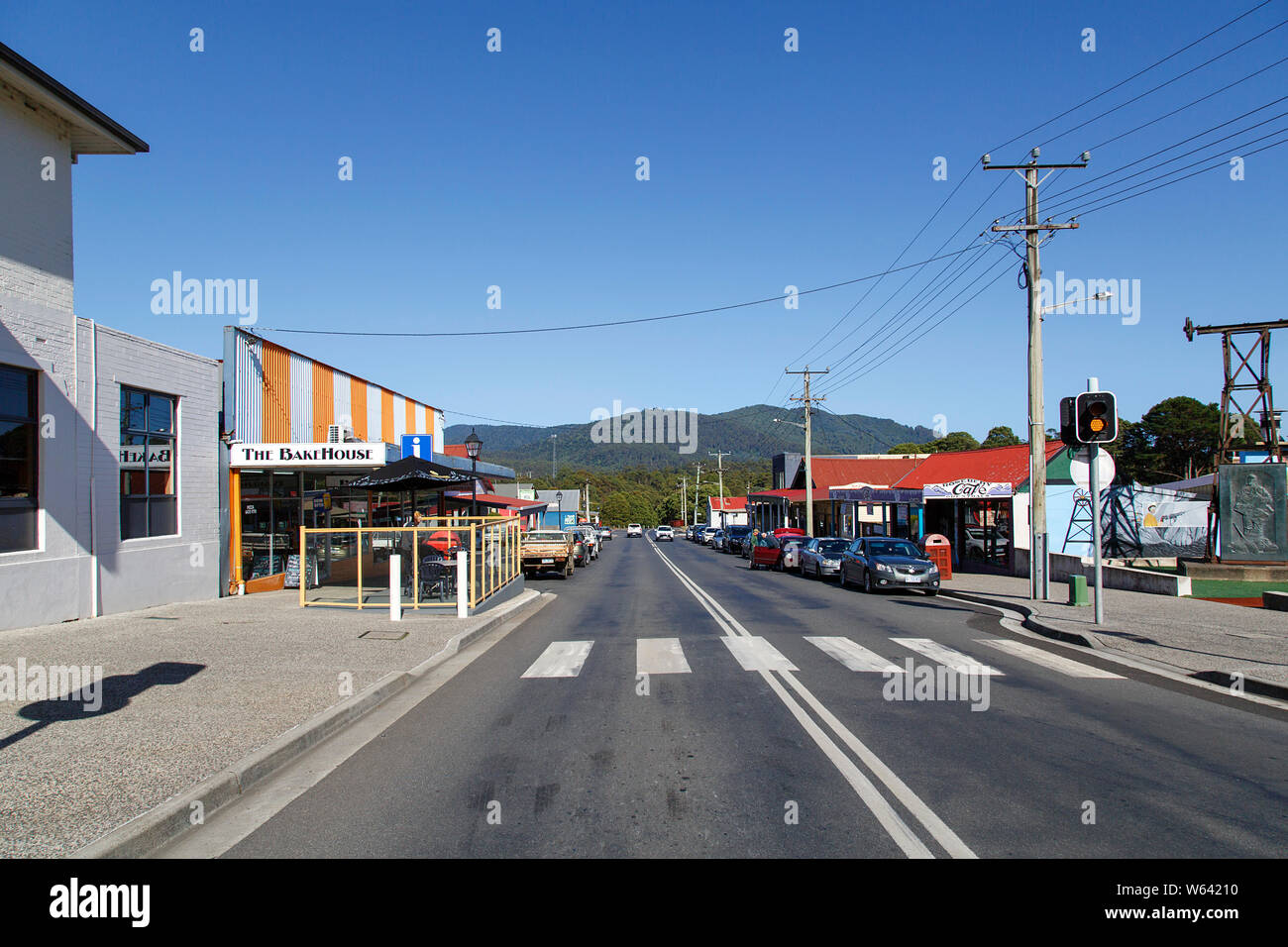 Rosebery, Tasmania: Abril, 2019: Calle Principal de la pequeña ciudad de Tasmania. Rosebery está situado en la autopista A10 entre Zeehan Murchison y Tullah. Foto de stock
