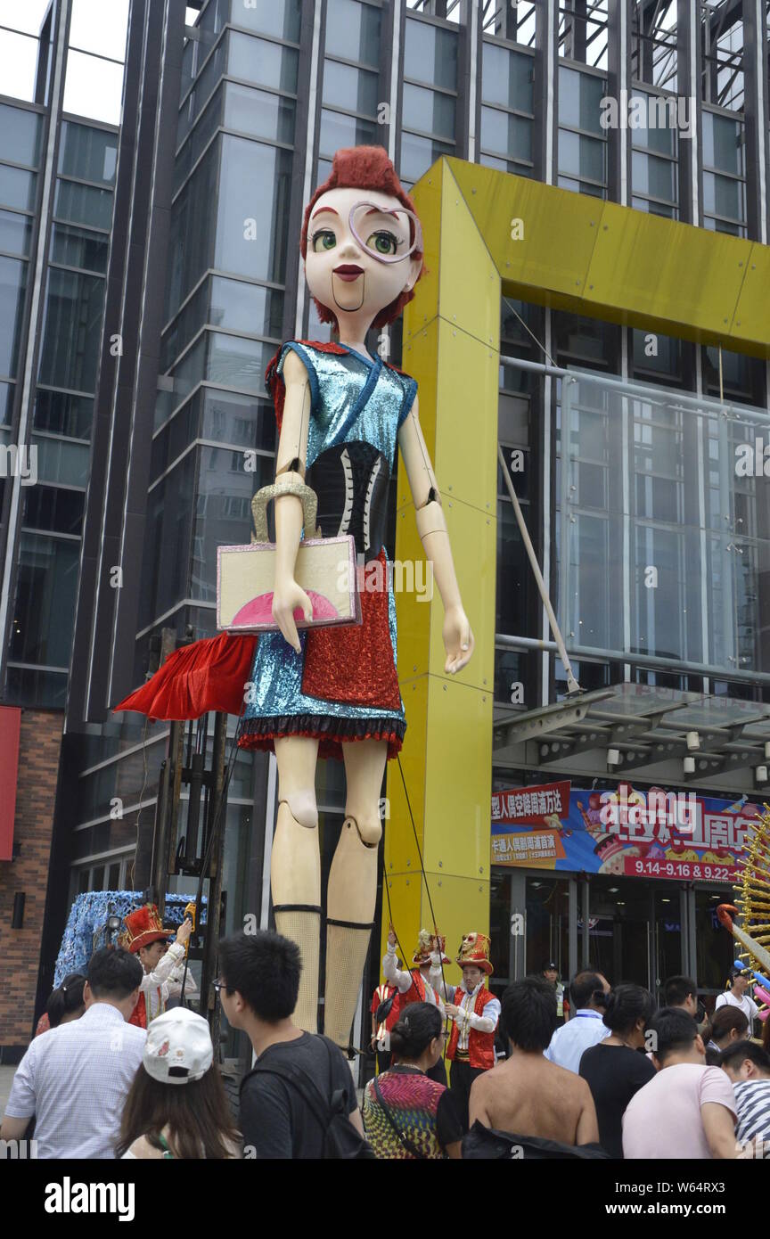 Las gigantes Lily, que es uno de los personajes más