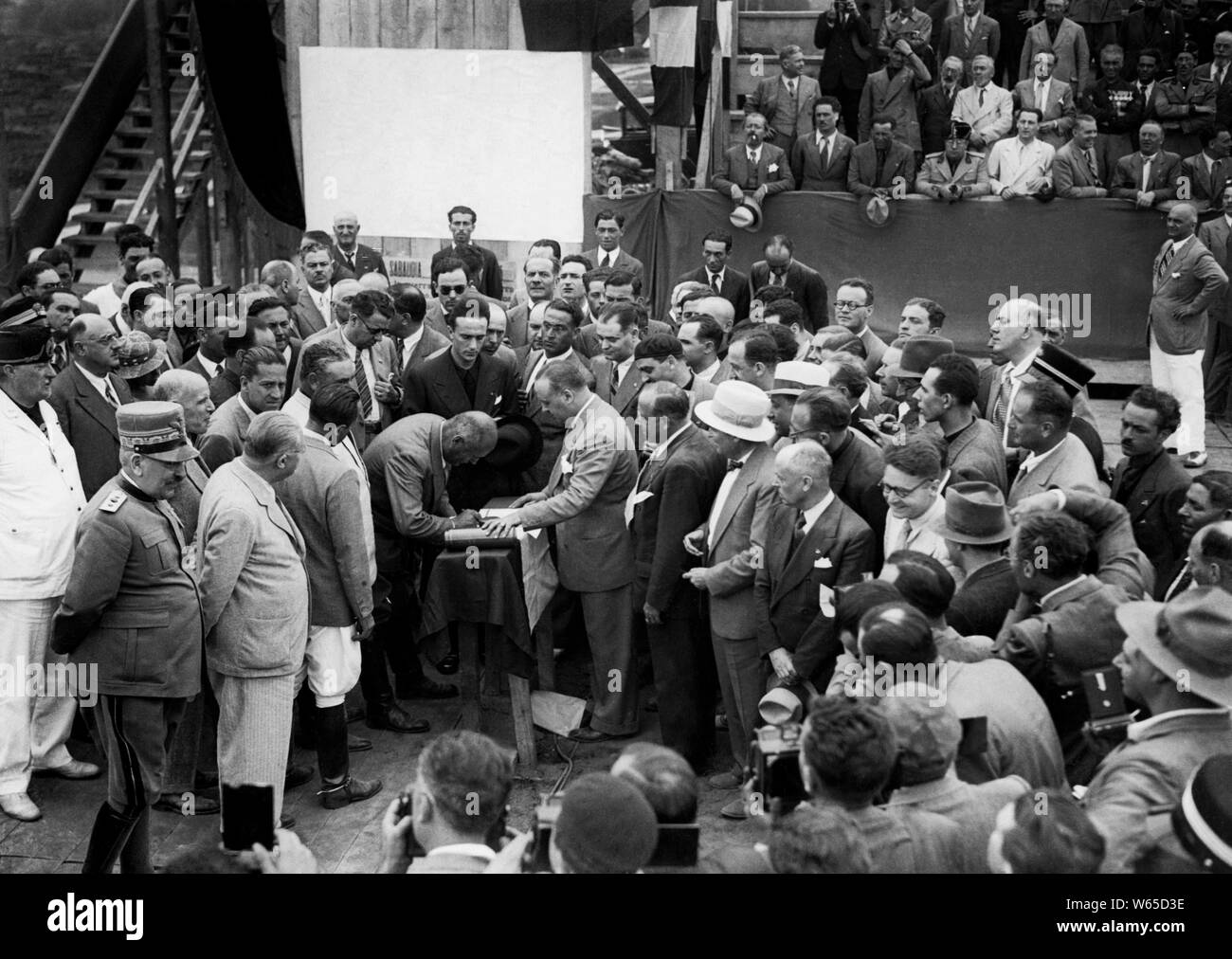 Mussolini en la ceremonia fundacional de Sabaudia, 1930 Foto de stock