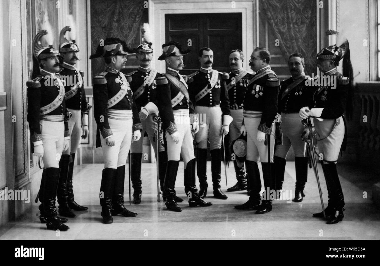 Noble guardias papales en uniforme napoleónico, 1920 Foto de stock