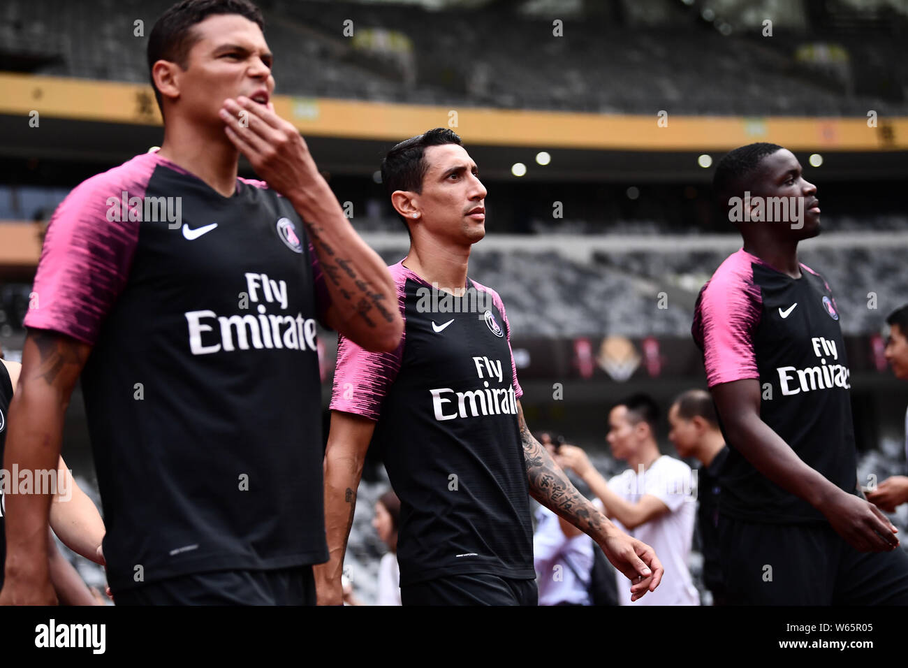 Agarrar Sinfonía formal Thiago Emiliano da Silva, izquierda, y Angel Di Maria del Paris  Saint-Germain tomar parte en una sesión de entrenamiento antes de la  Trophee des Champions 2018 en ella Fotografía de stock -