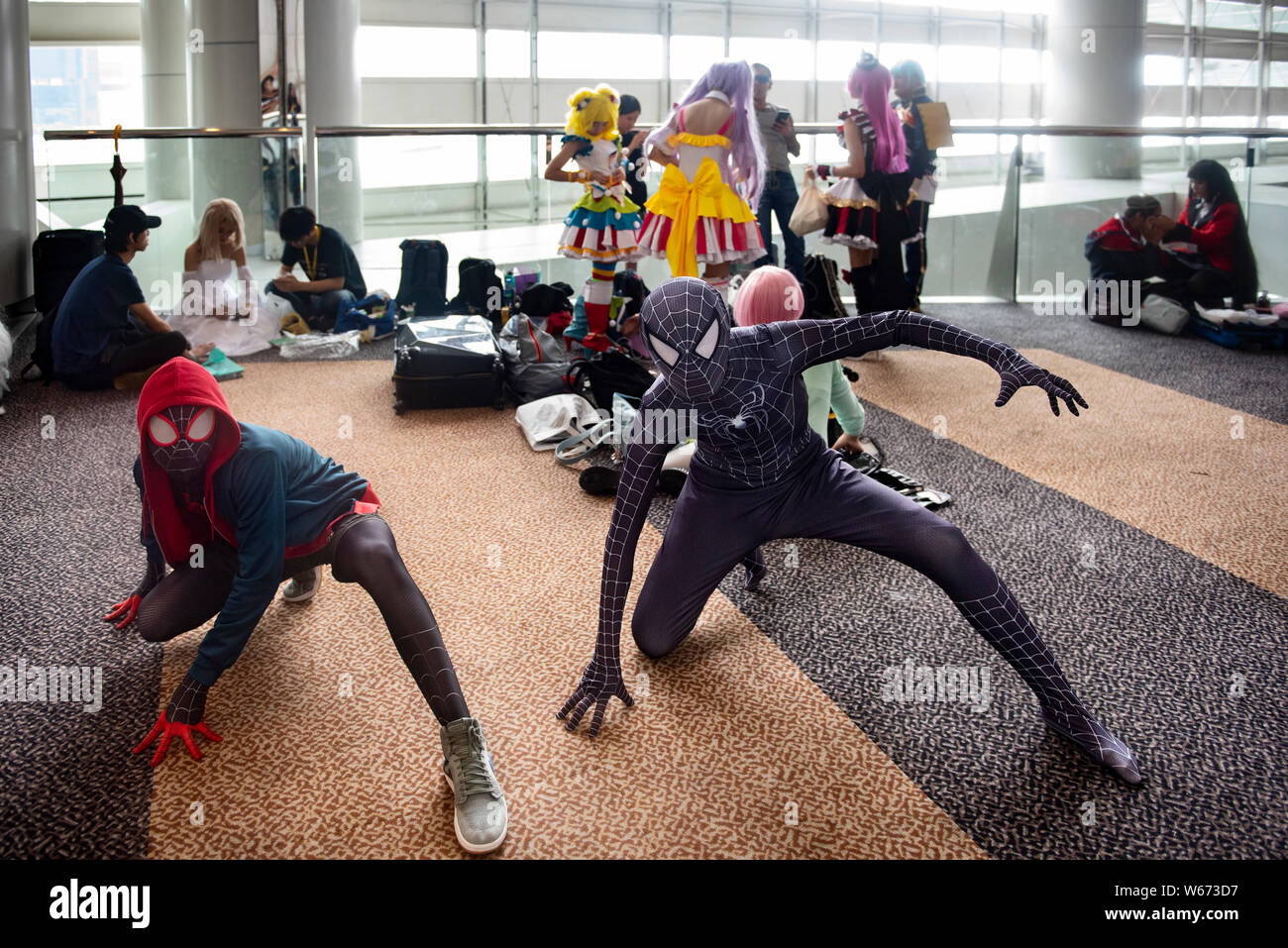 Cosplayers en carácter de Spider-man plantean durante el ani-com y E-Sports  y el Festival de Música en Hong Kong Fotografía de stock - Alamy